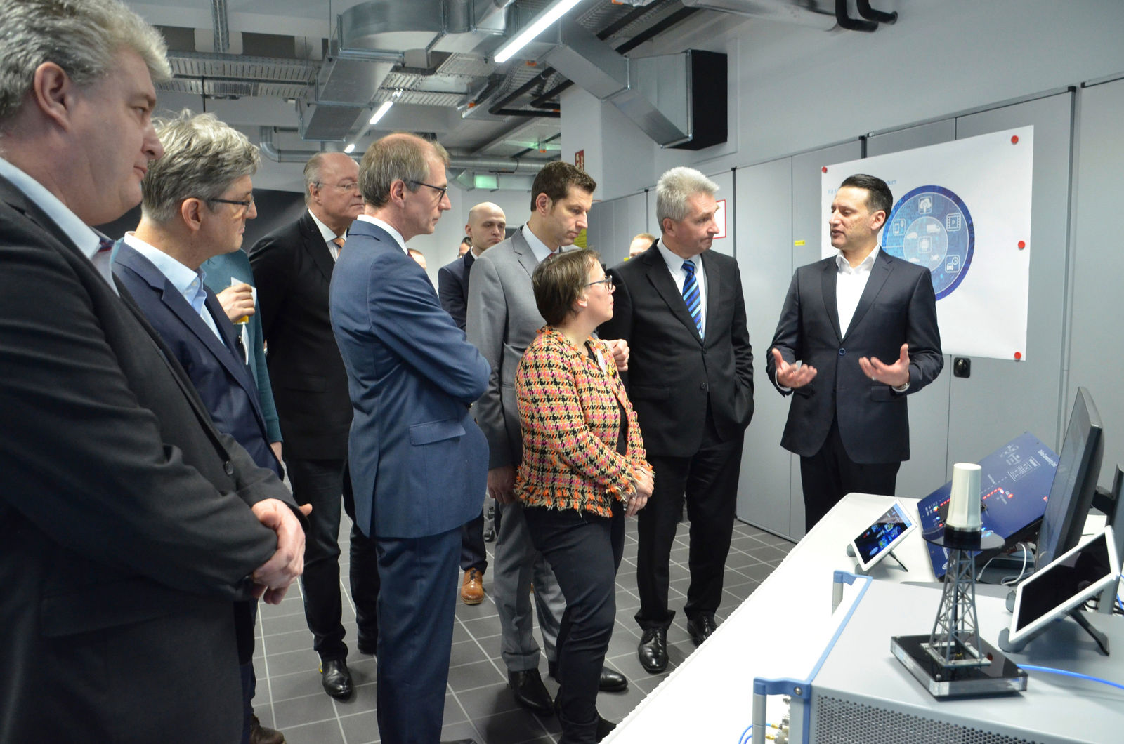 Volkswagen Infotainment GmbH eröffnet Technikhalle für Digitalisierung