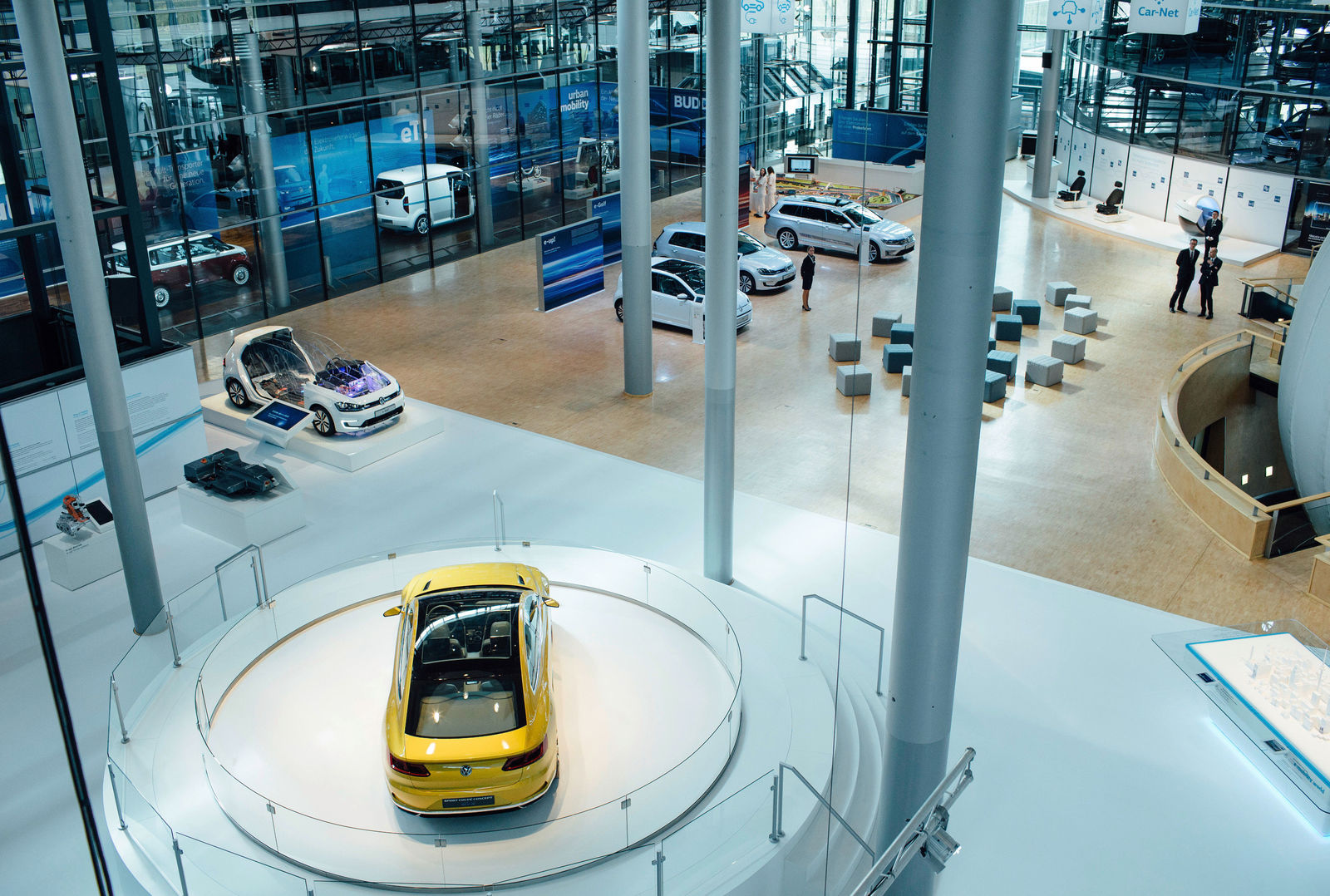 Gläserne Manufaktur eröffnet heute neues Schaufenster für Elektromobilität und Digitalisierung