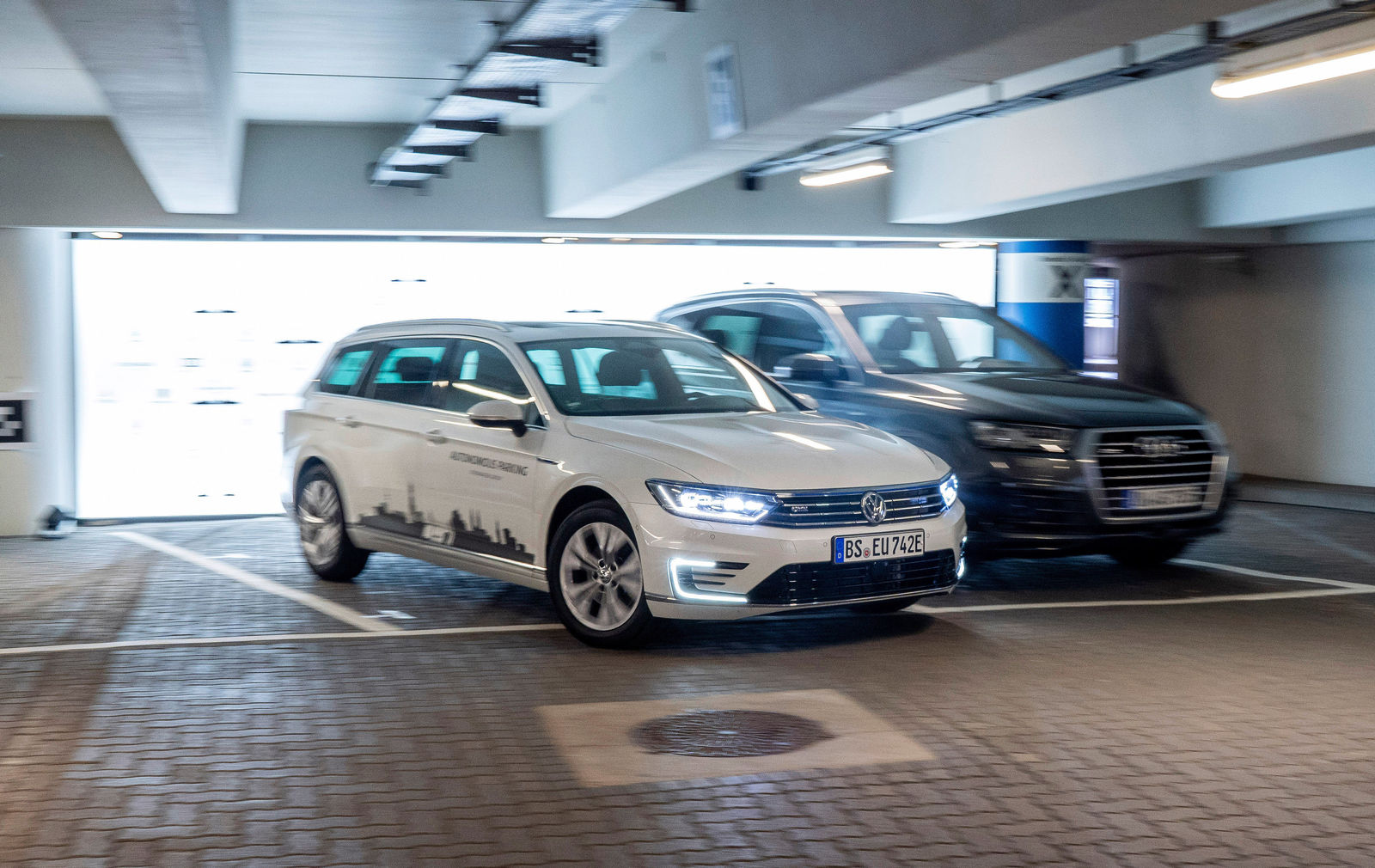 No more searching for parking spaces. The Volkswagen Group tests autonomous parking at Hamburg Airport