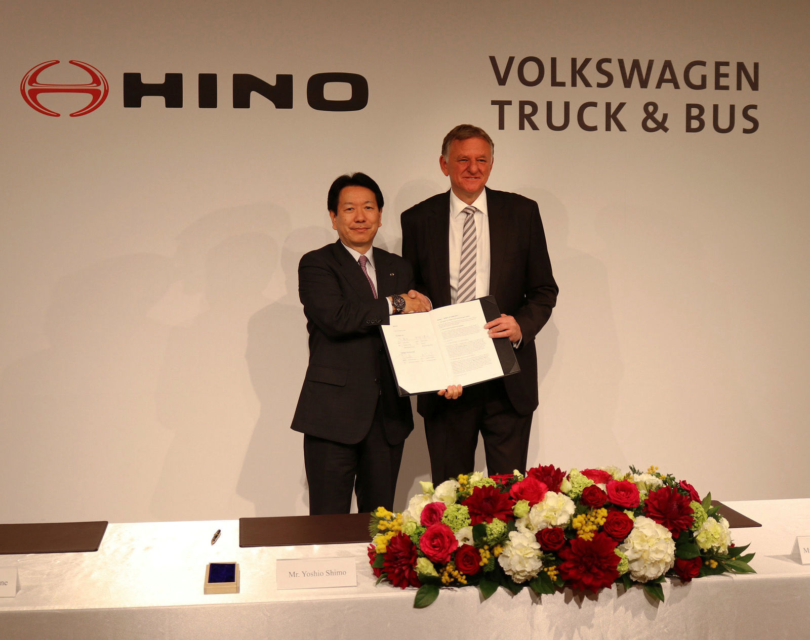 Volkswagen Truck & Bus und Hino Motors vereinbaren strategische Partnerschaft