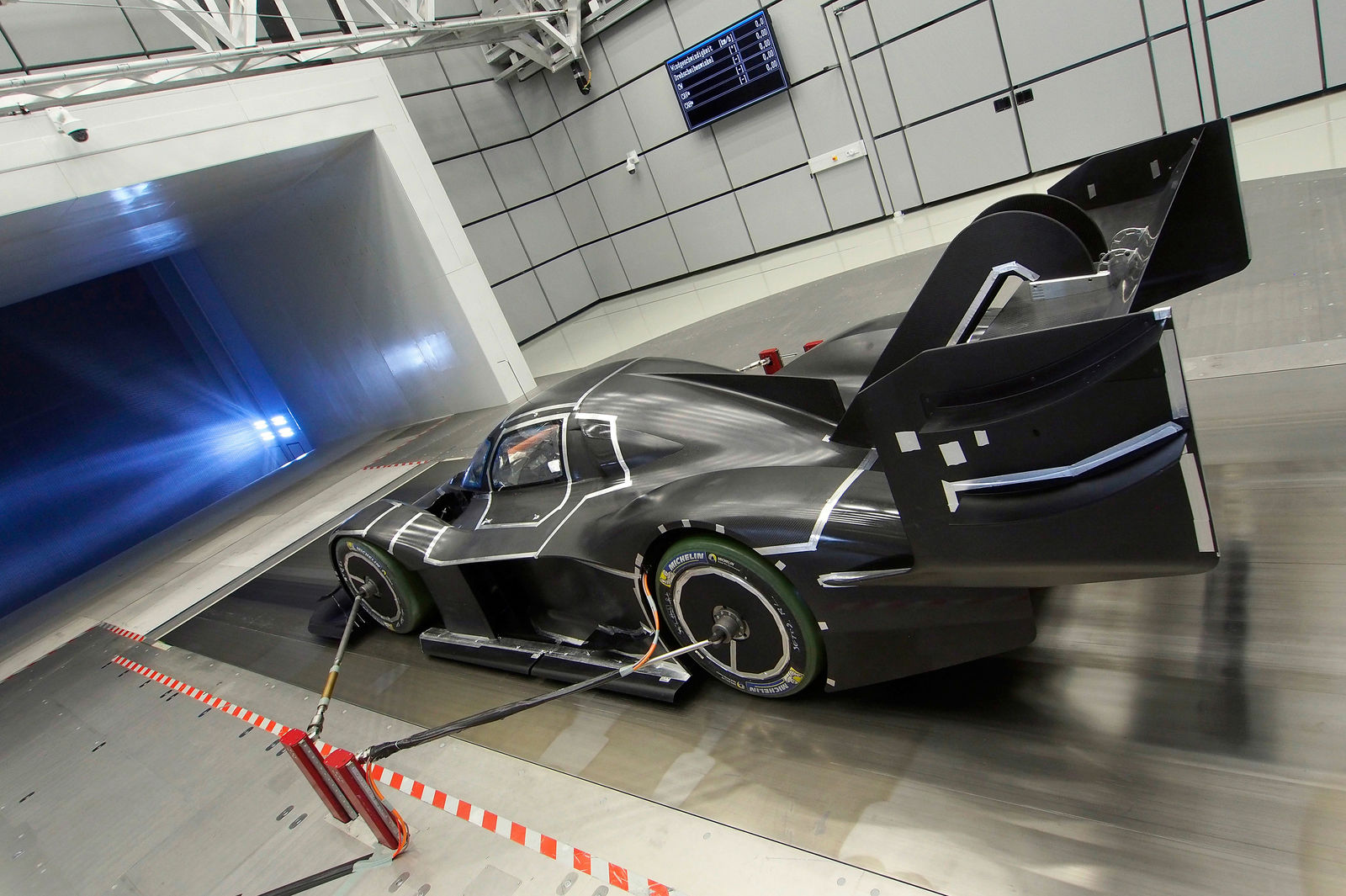 Hoch hinaus – Volkswagen Motorsport betritt mit der Aerodynamik des ID. R Pikes Peak technologisches Neuland