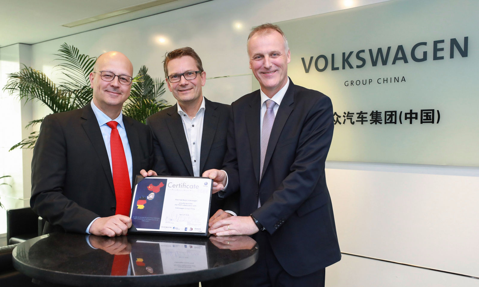 Elektro-Offensive: Volkswagen qualifiziert Top-Experten für die Produktion der ID. Familie