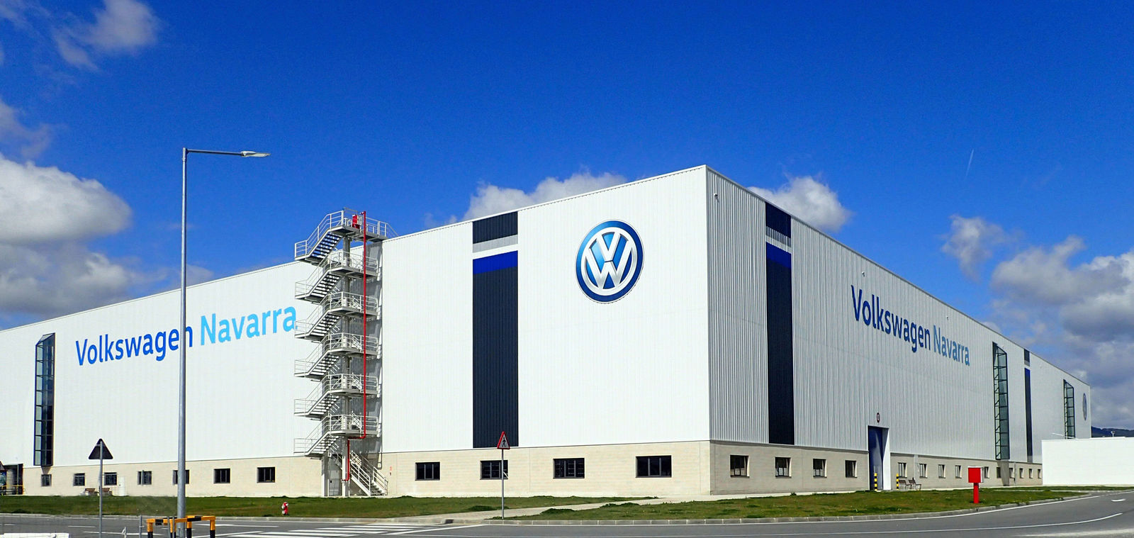 Volkswagen Navarra, view from outside the factory