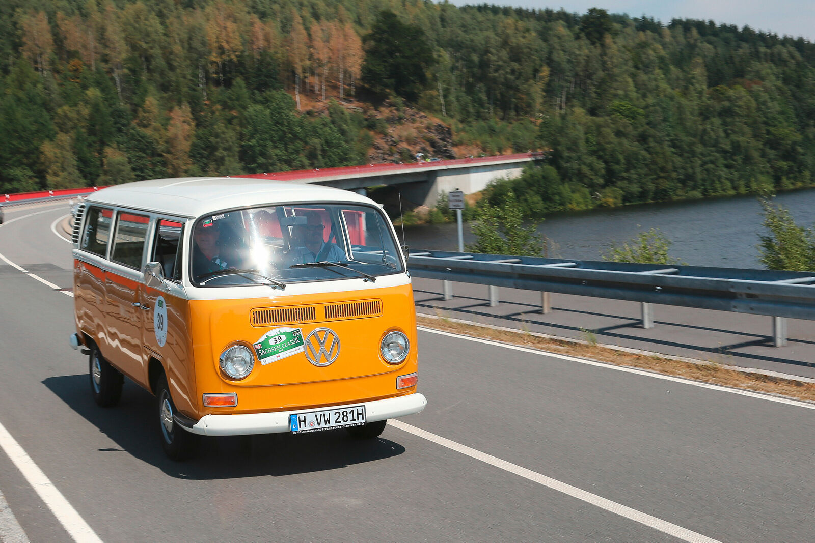 Taking a 560-kilometre summer tour through Saxony, the Ore Mountains and the Czech Republic: Volkswagen T2 a/b (1972).