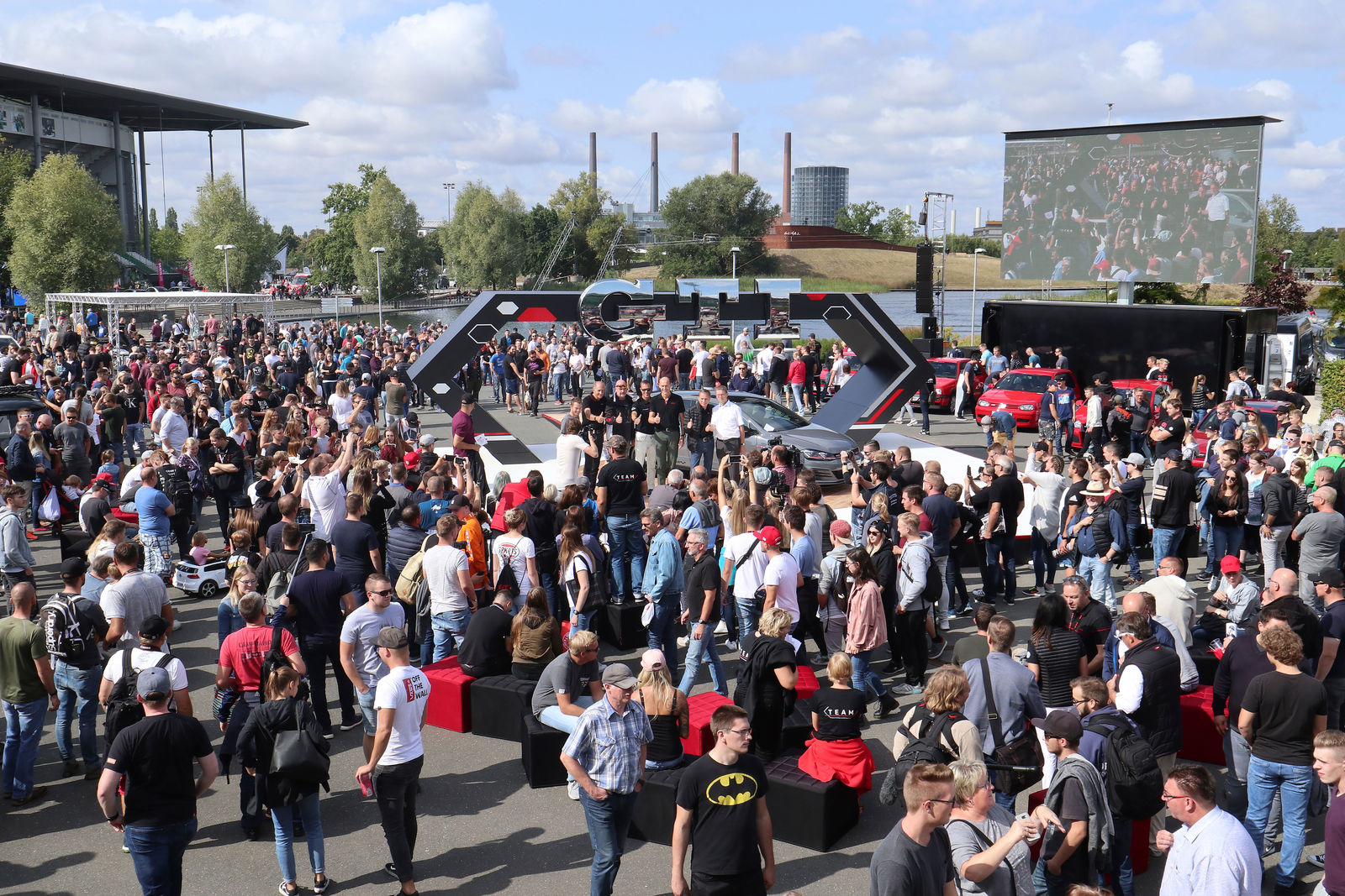 Tausende GTI-Begeisterte und Besucher auf dem Fantreffen “GTI Coming Home Wolfsburg 2018”