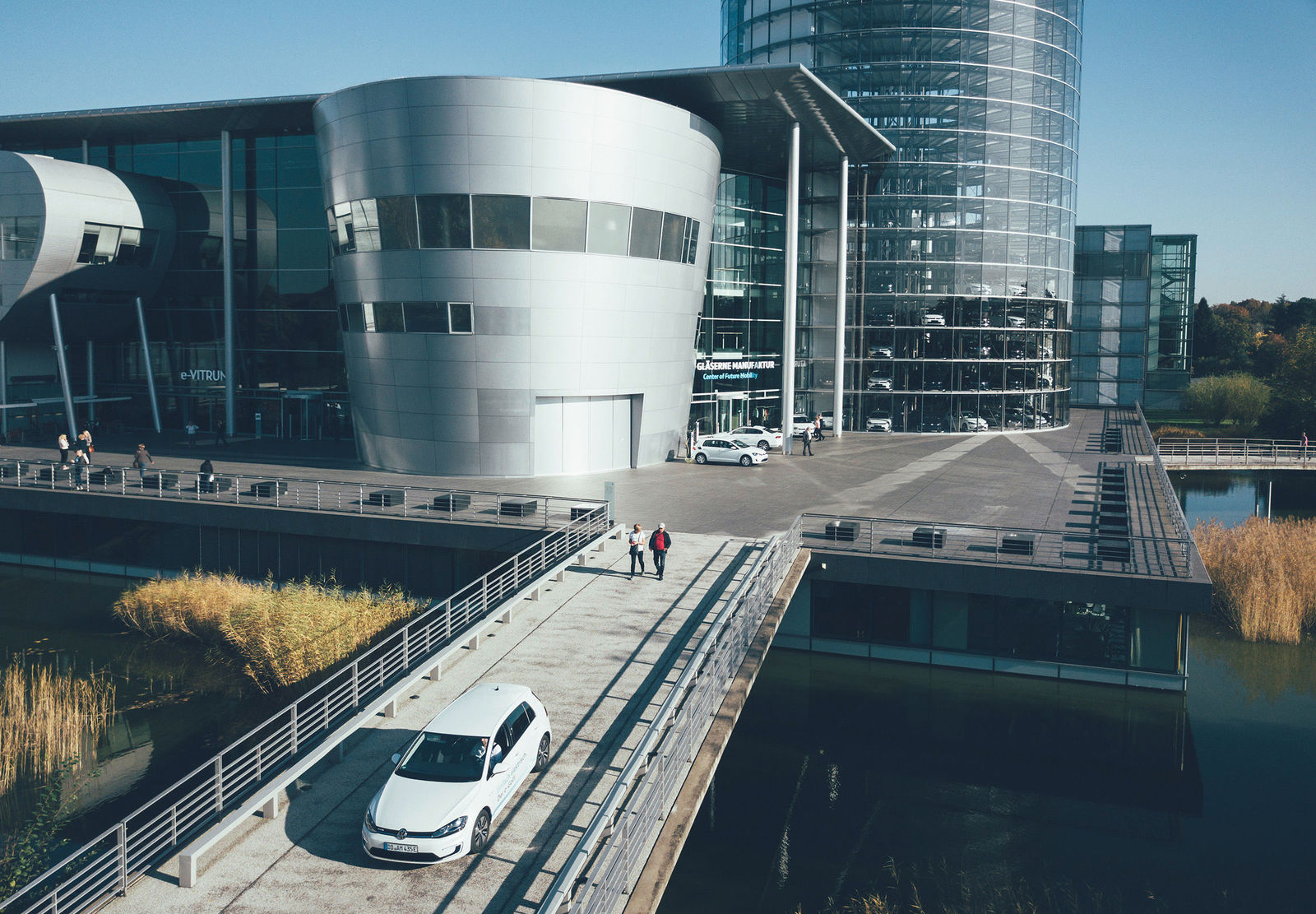 Gläserne Manufaktur Dresden: Fahrzeug-Auslieferung im e-Tower wird zum digitalen Event