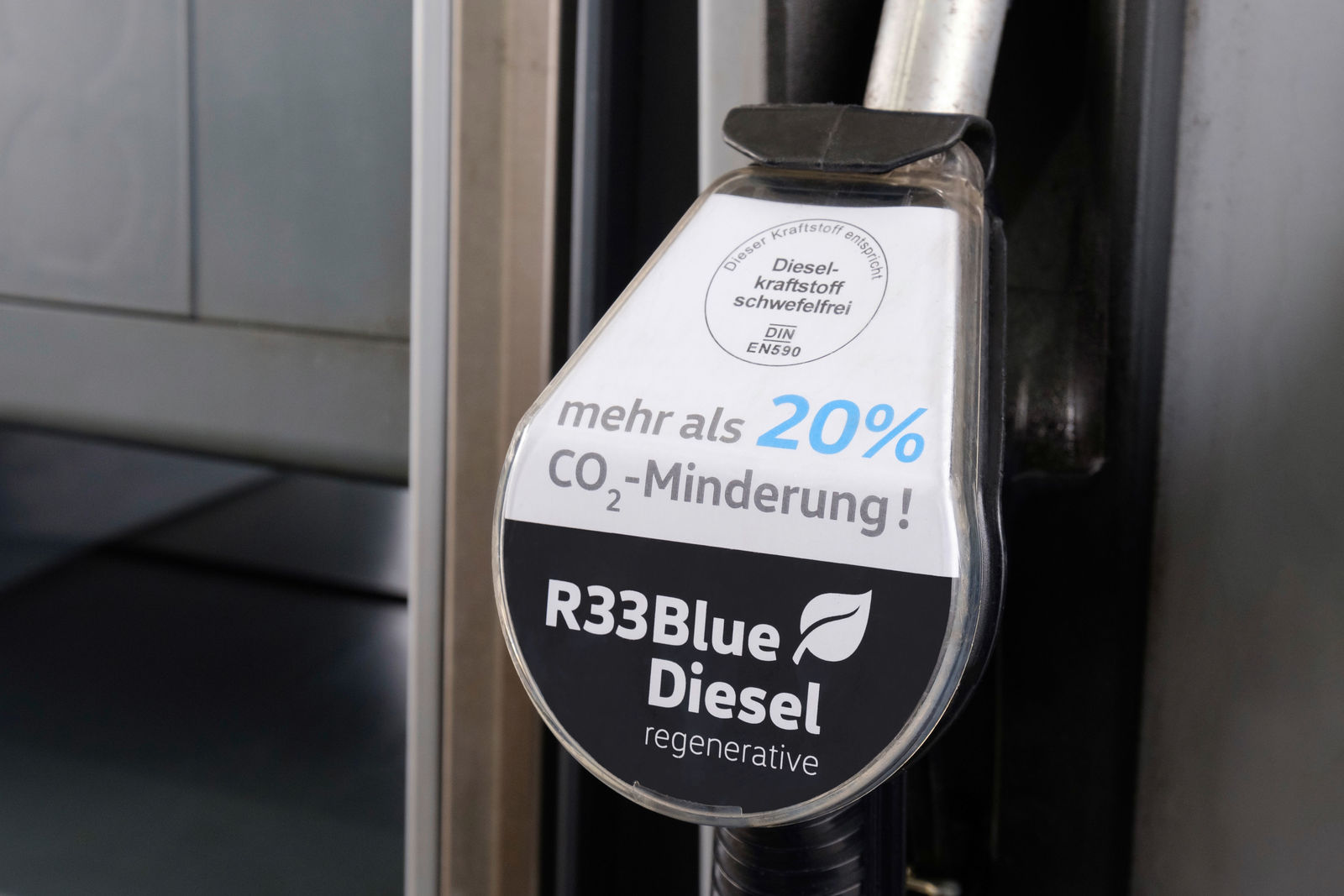 New regenerative R33 BlueDiesel fuel helps reduce CO2 emissions of fleets