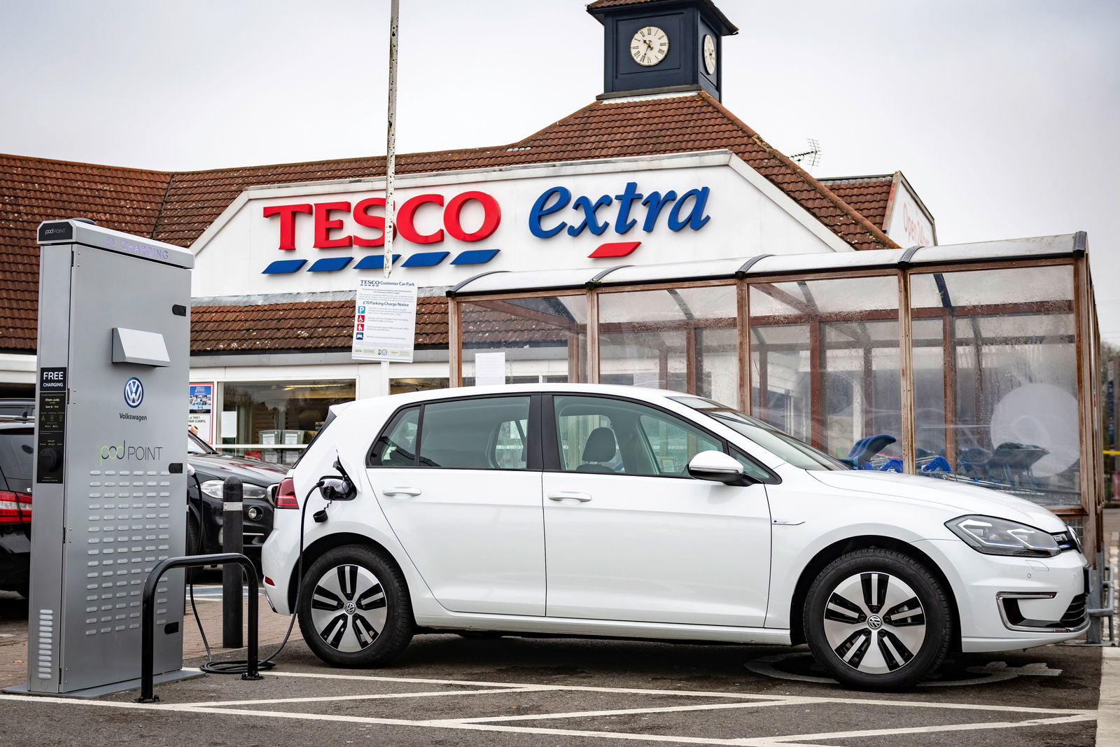 Charge your electric car while you shop:  Volkswagen and Tesco now partners in the UK