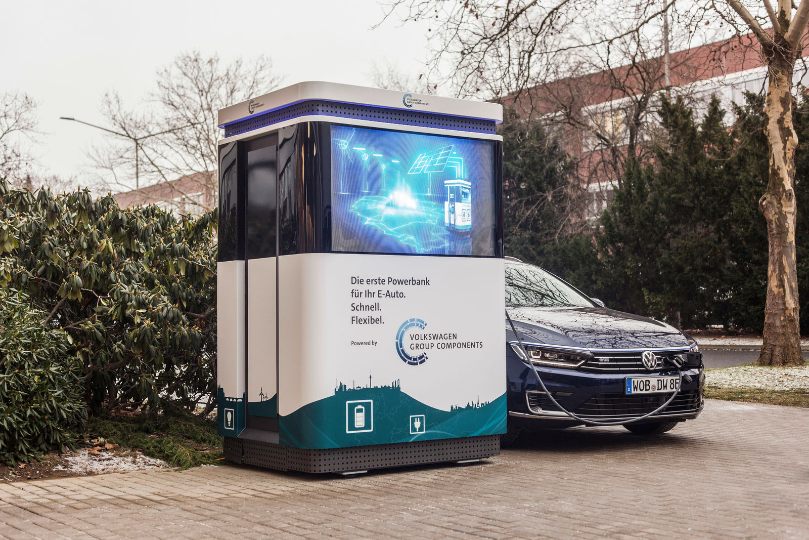 The Flexible Quick Charging Station at the press conference in Salzgitter