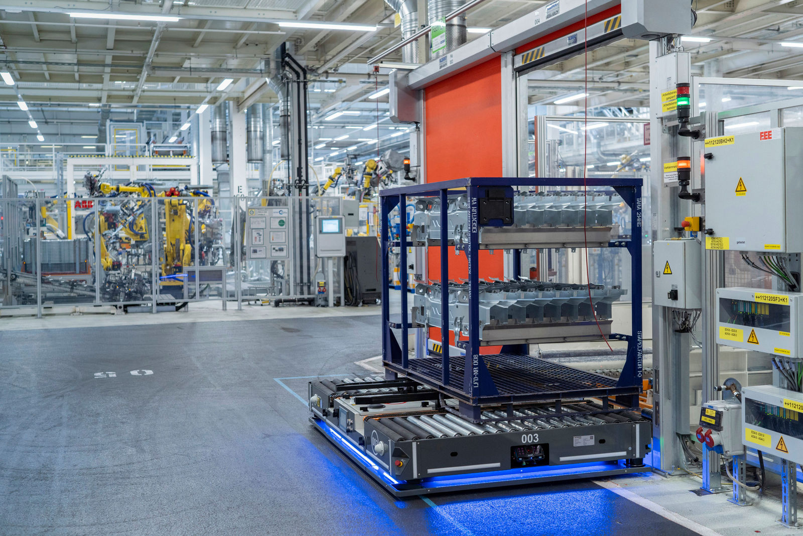 Logistics at the Volkswagen plant Wolfsburg: Driver-free transport systems at the body-shop