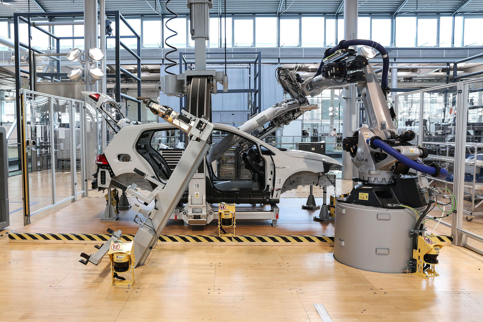 Volkswagen 4.0 – the production systems of tomorrow are being developed in the Gläserne Manufaktur in Dresden