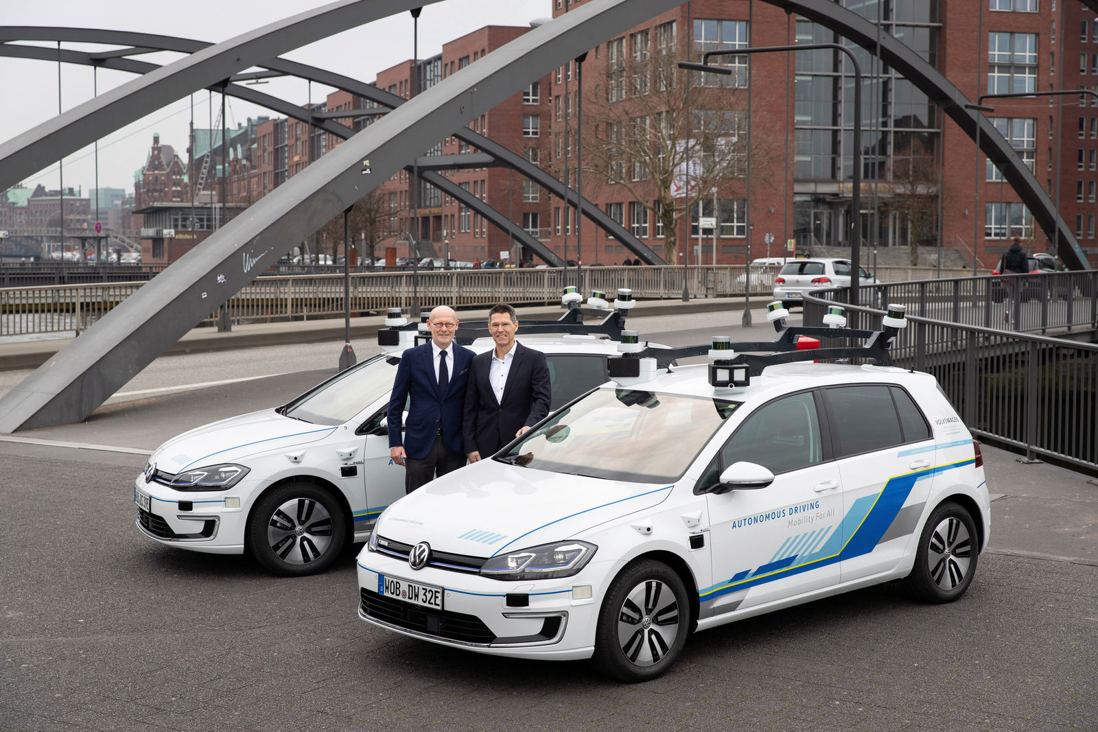 Volkswagen fährt vollautomatisiert in Hamburg