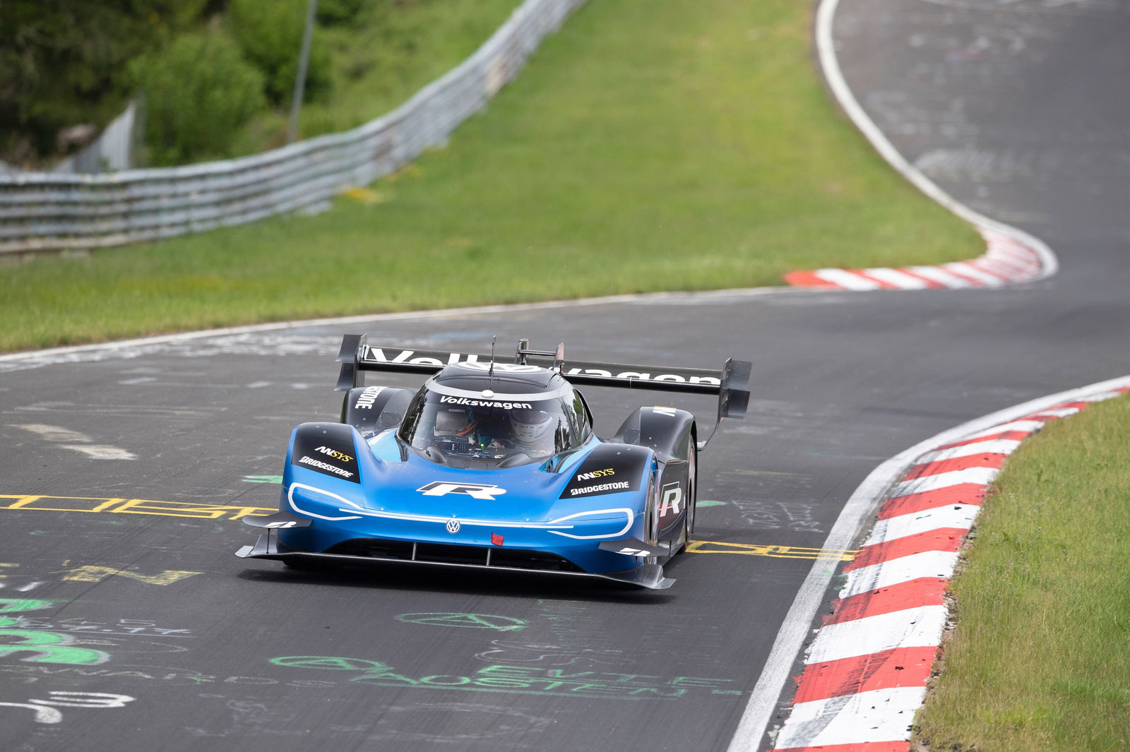 6:05.336 minutes – Volkswagen ID.R sets new electric record on the Nürburgring