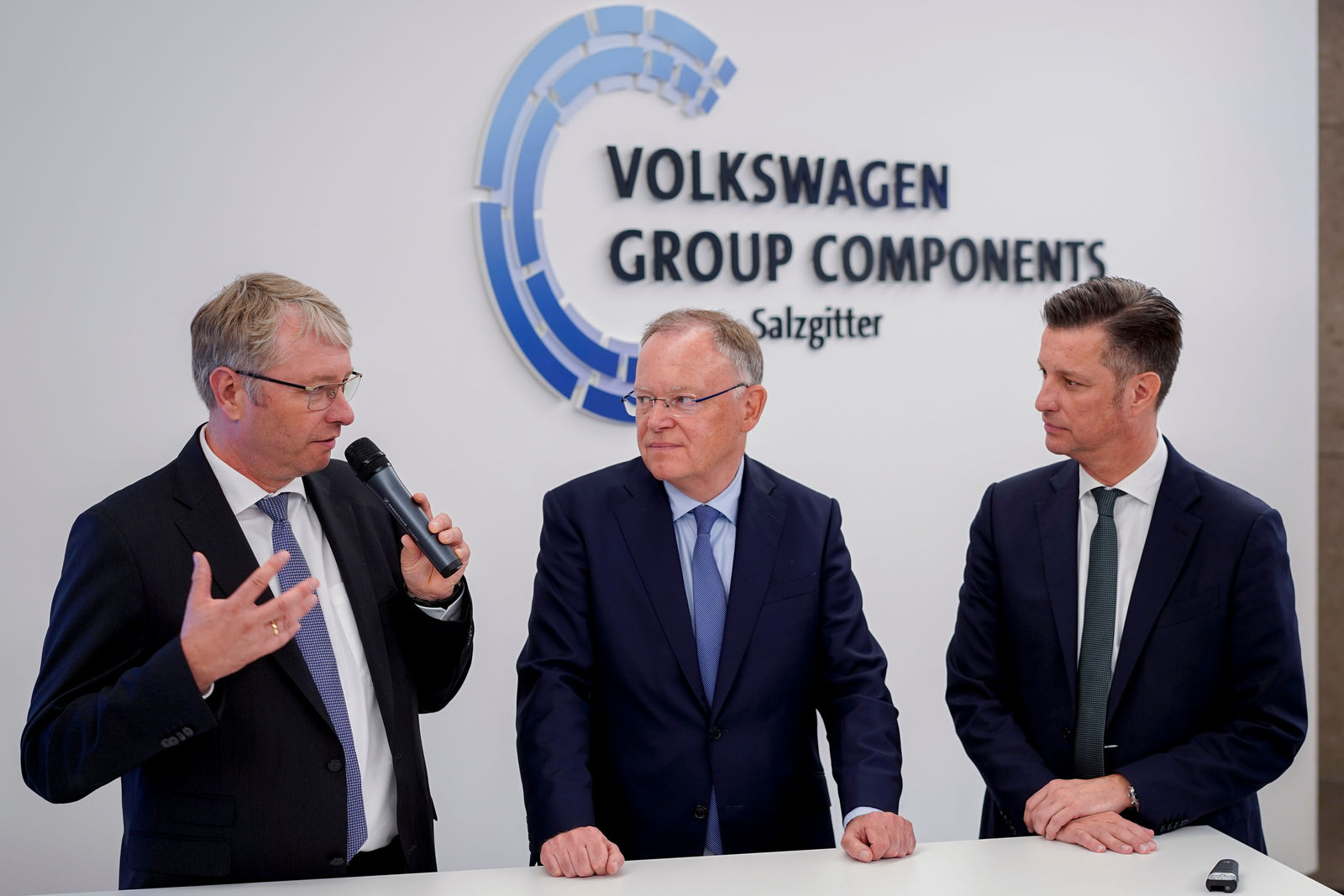 Ministerpräsident Stephan Weil heute im Volkswagen Werk Salzgitter - nächster Schritt des Wandels in die E-Mobilität mit Northvolt-Kooperation eingeleitet