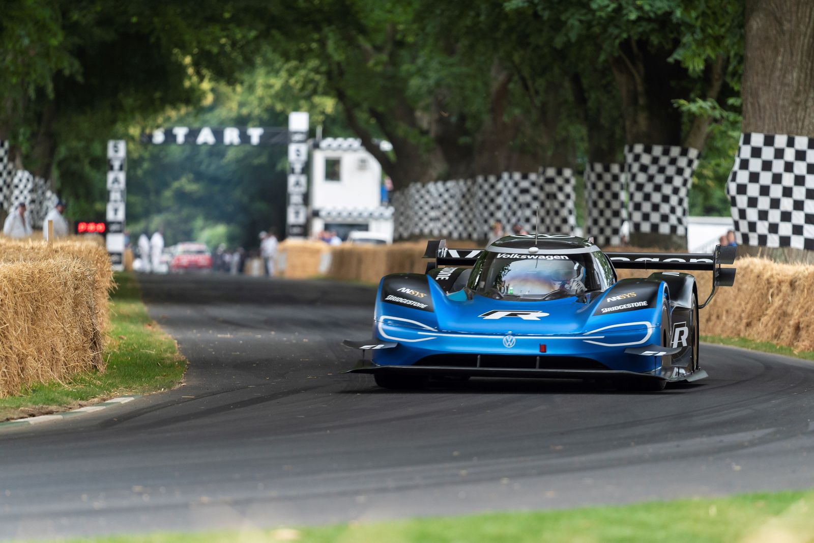 Faster than Formula 1: New record for the Volkswagen ID.R in Goodwood