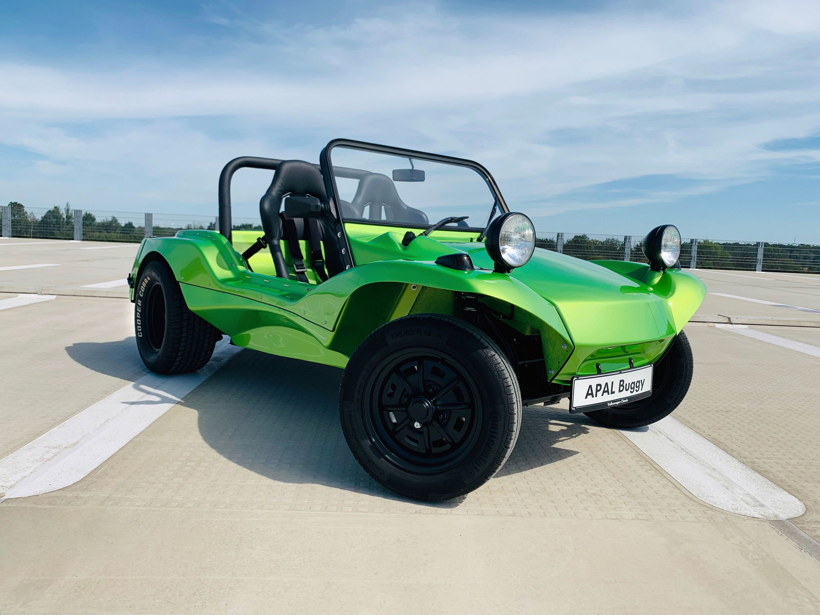 Apal Buggy: The fun car with the GFK bodywork is mounted on a shortened Beetle platform from 1972.