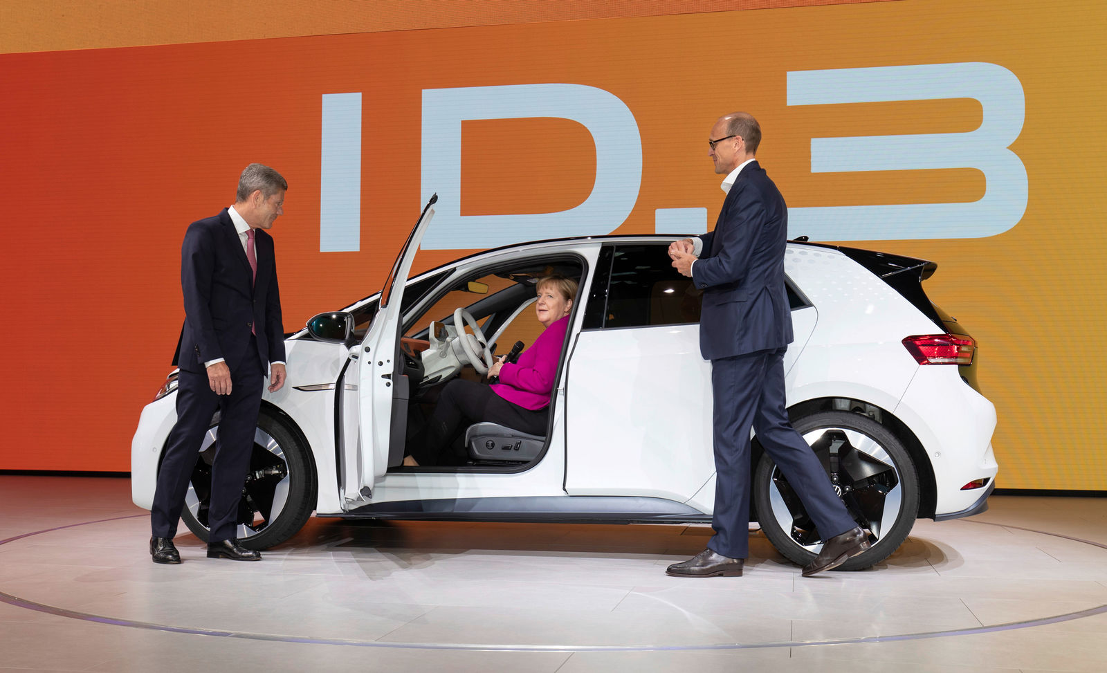 Chancellor Merkel visits Volkswagen at the IAA