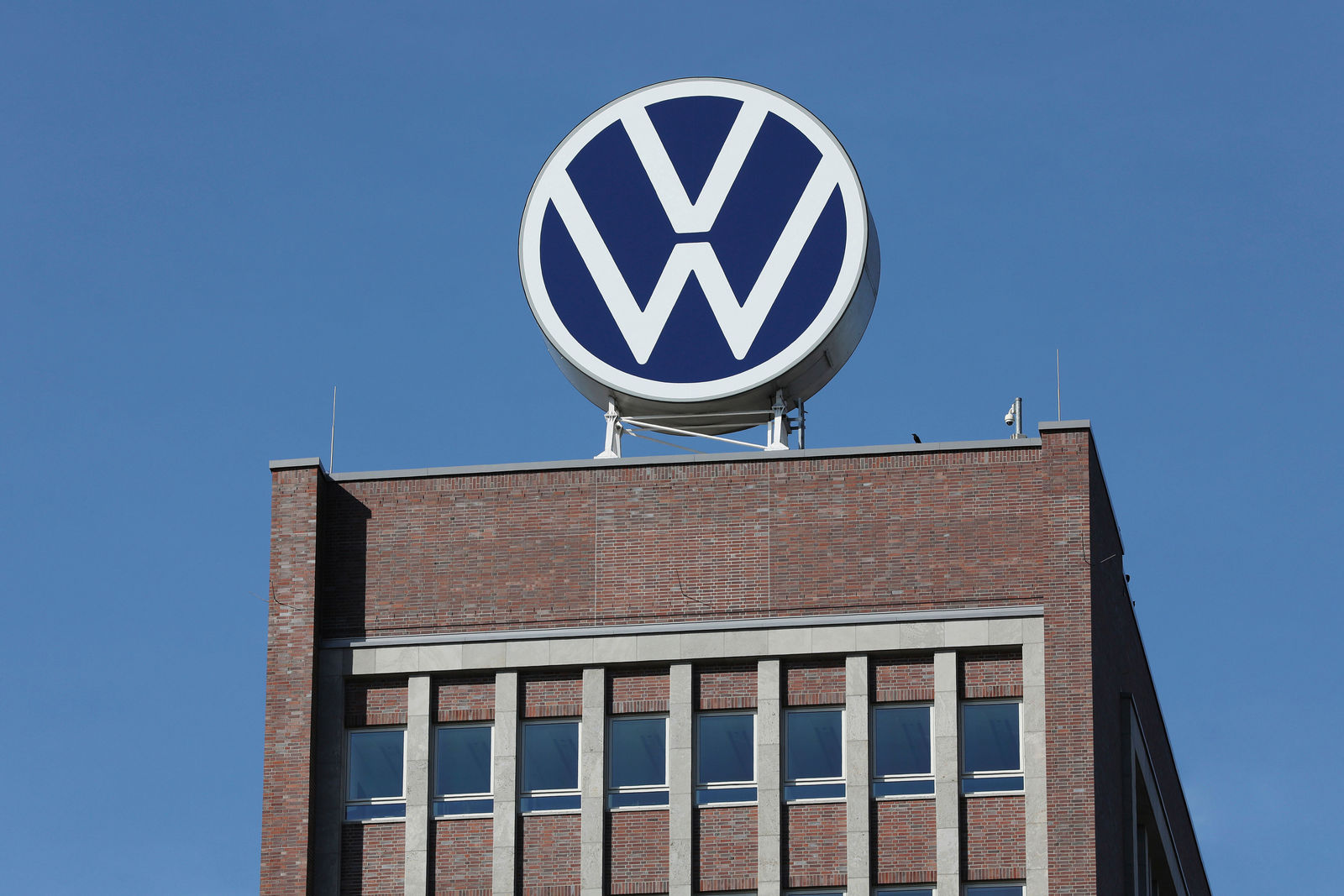 Markenhochhaus - neues Volkswagen Logo