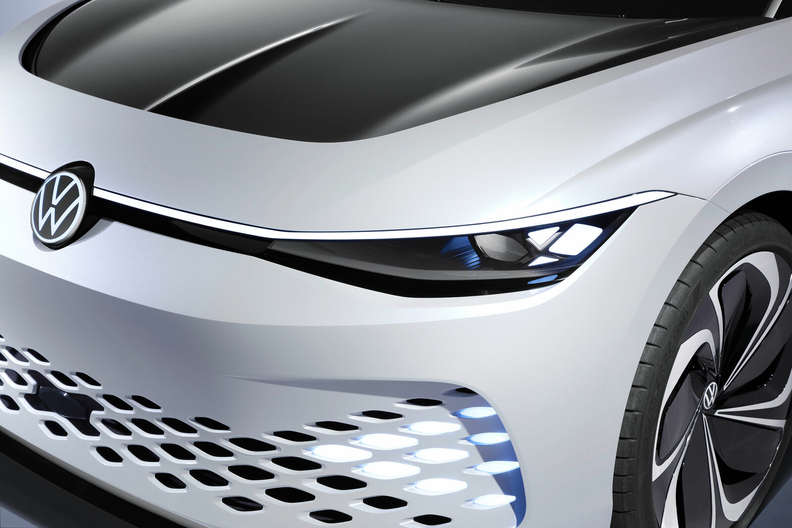 Front spoiler - sporty look and better aerodynamics!