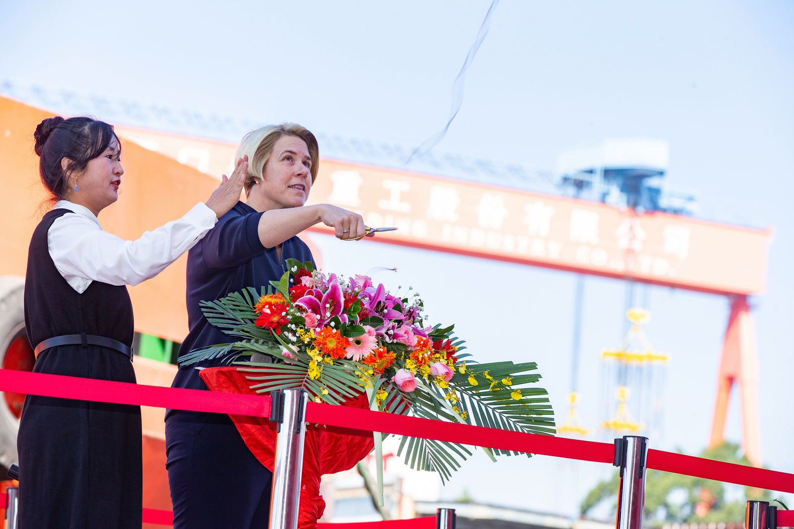 Volkswagen to be the first company to use low-emission LNG drive for overseas car freighters from January 2020