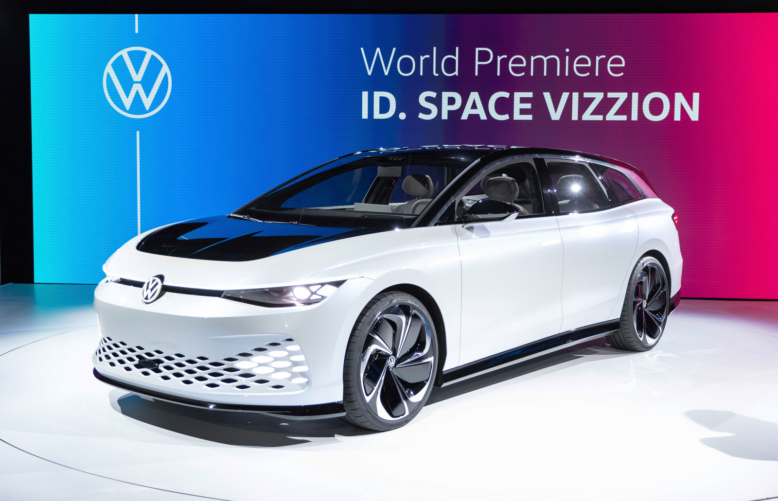 World  première ID. SPACE VIZZION