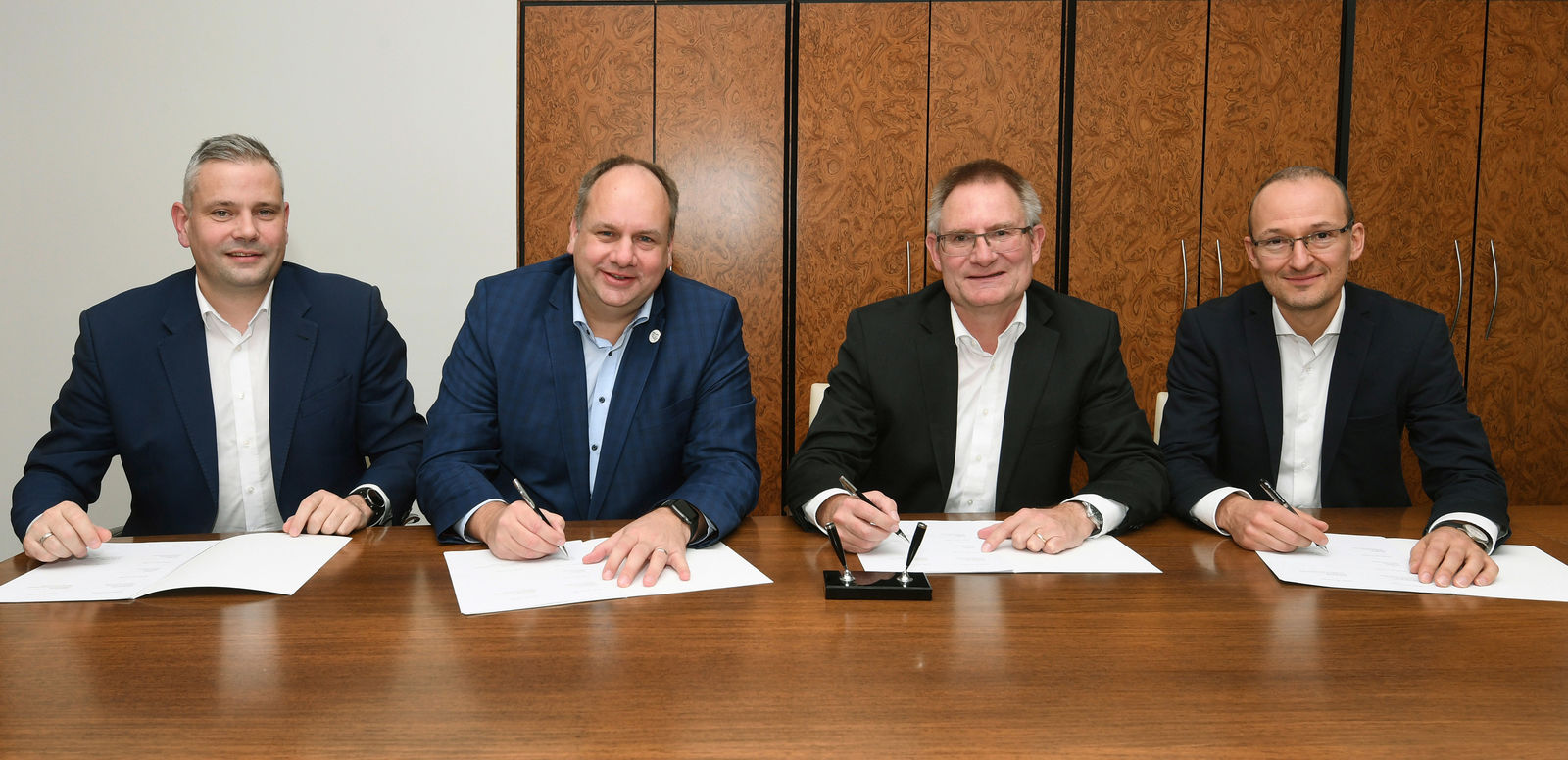Volkswagen Sachsen und Dresden verlängern Partnerschaft zu Elektromobilität und Digitalisierung