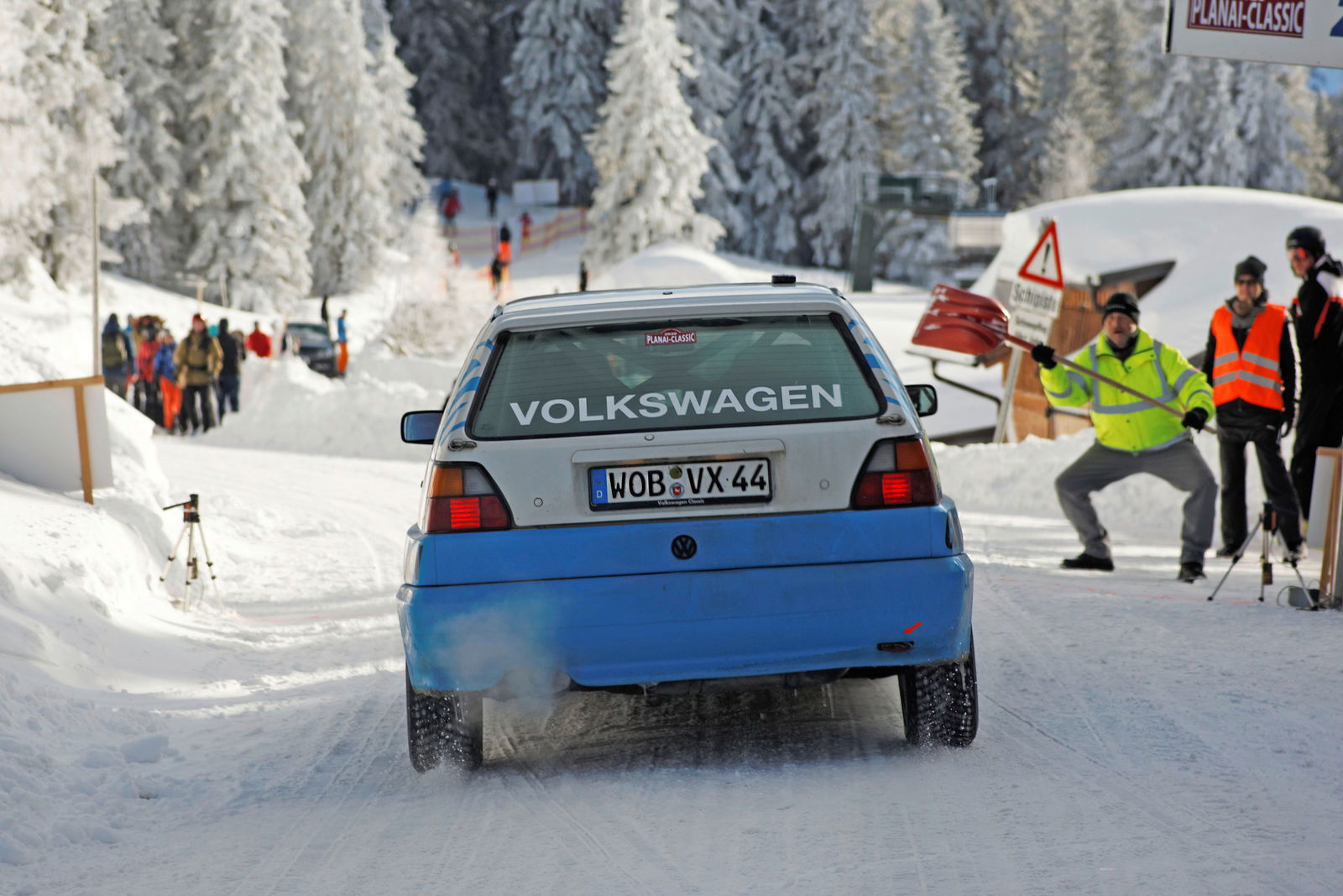 Rennlegende „Striezel“ Stuck im historischen Rallye-Golf bei der Winterrallye Planai-Classic