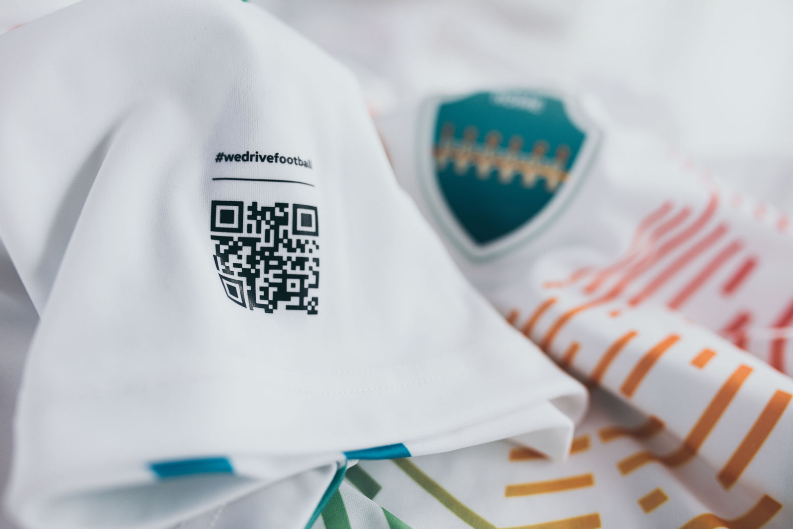 Volkswagen mobilizes fans at the UEFA EURO 2020™: Shirt is also ticket for e-scooters, bicycles and more