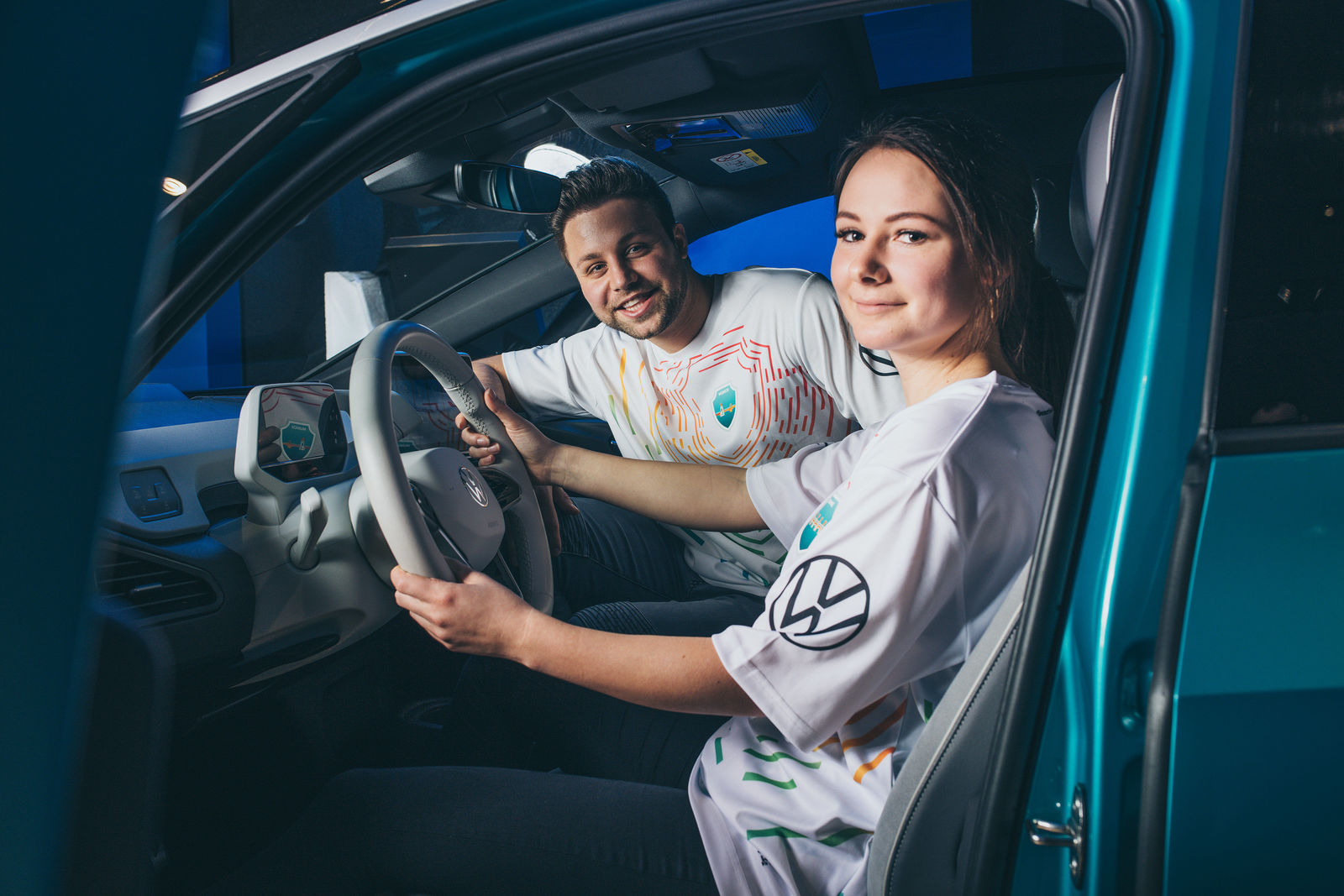 Volkswagen mobilizes fans at the UEFA EURO 2020™: Shirt is also ticket for e-scooters, bicycles and more