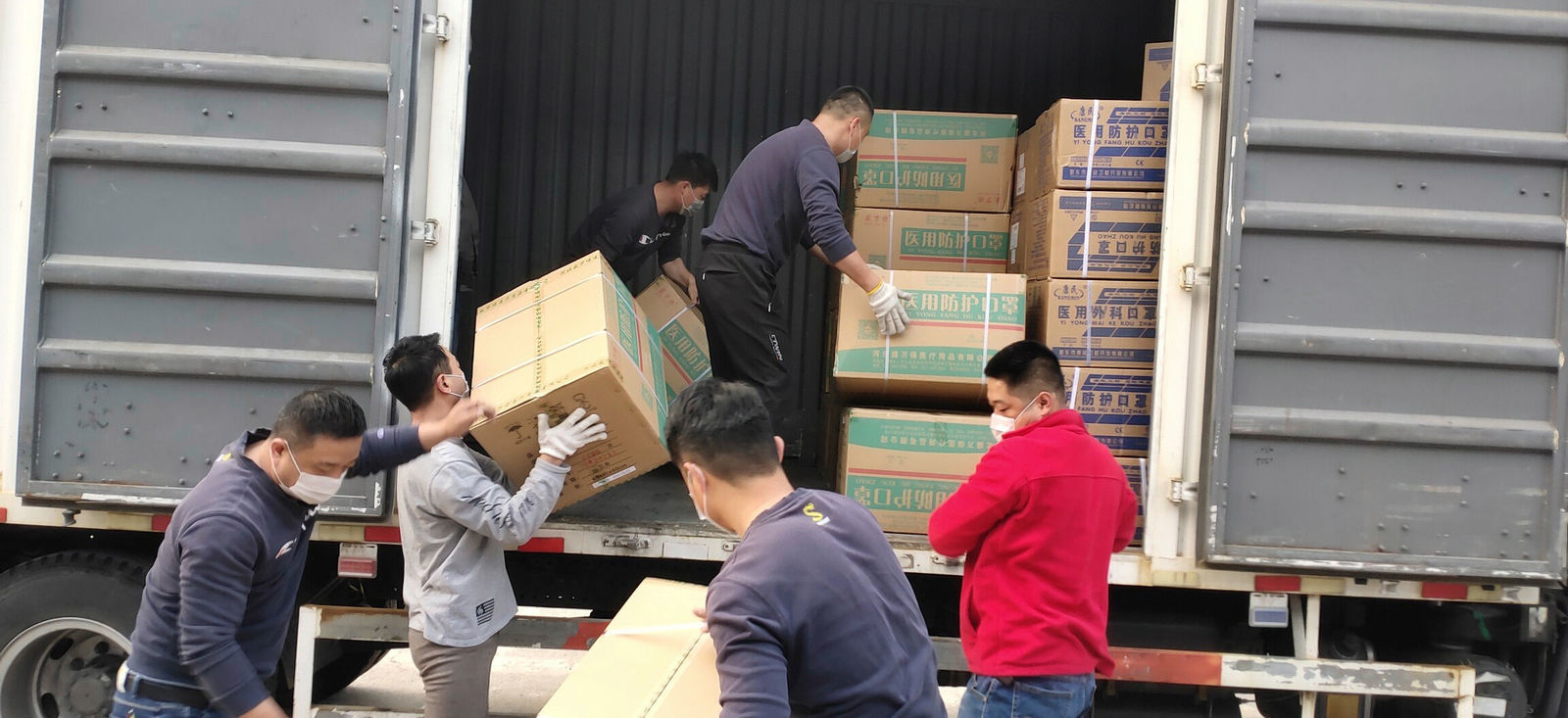 Volkswagen Group supports doctors and hospitals with major donation of medical supplies from China
