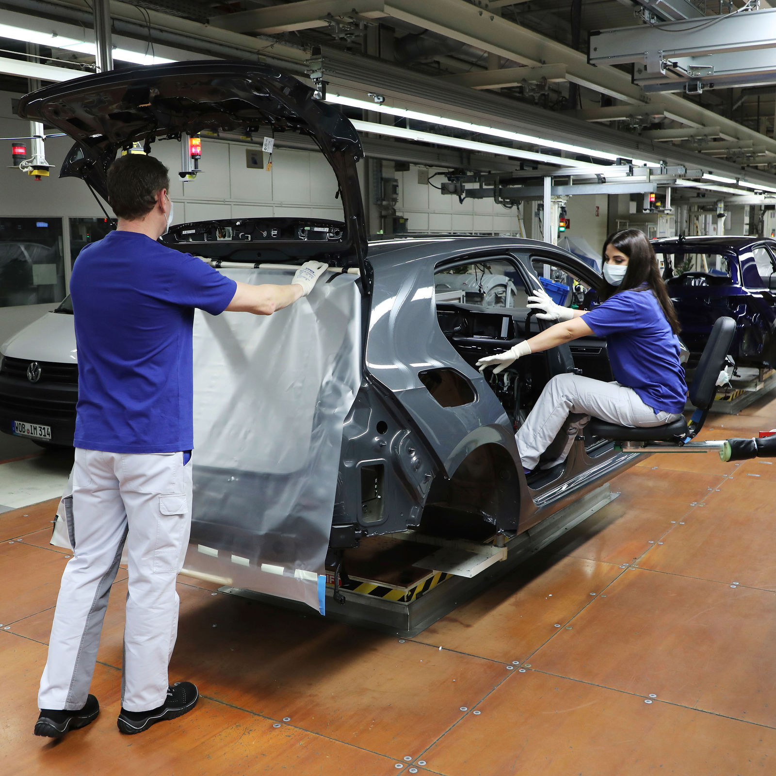 Volkswagen unterstützt seine 40.000 Lieferanten mit Anleitung für Schutzmaßnahmen in der Produktion