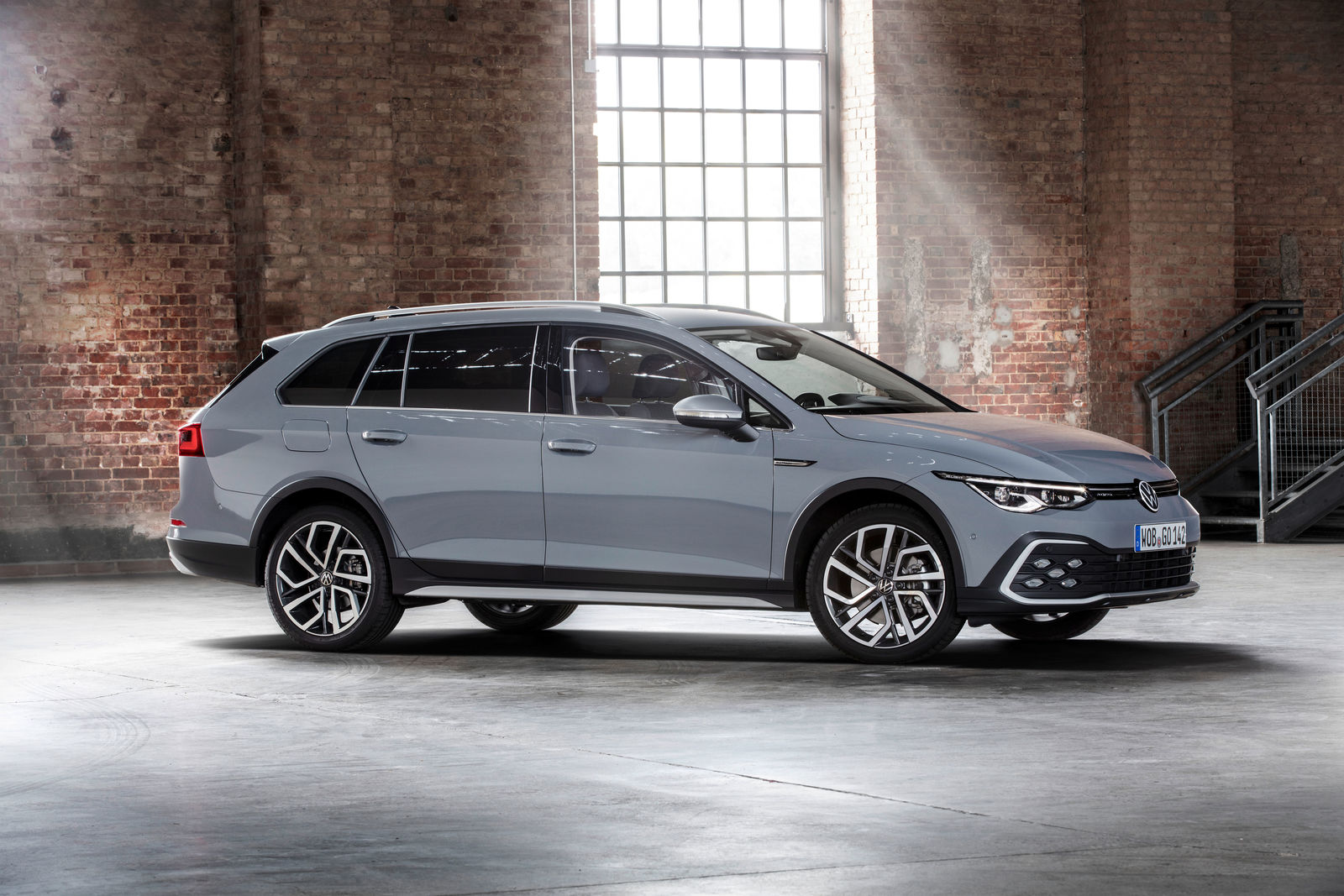 Charismatic all-rounder with all-wheel drive: new Golf Alltrack now  available to order