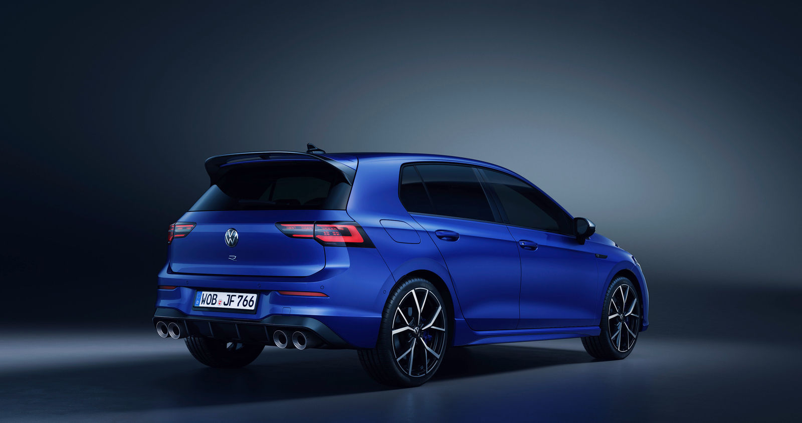 The new Golf R gets off to a flying start: world premiere of the most  powerful series-production Golf of all times