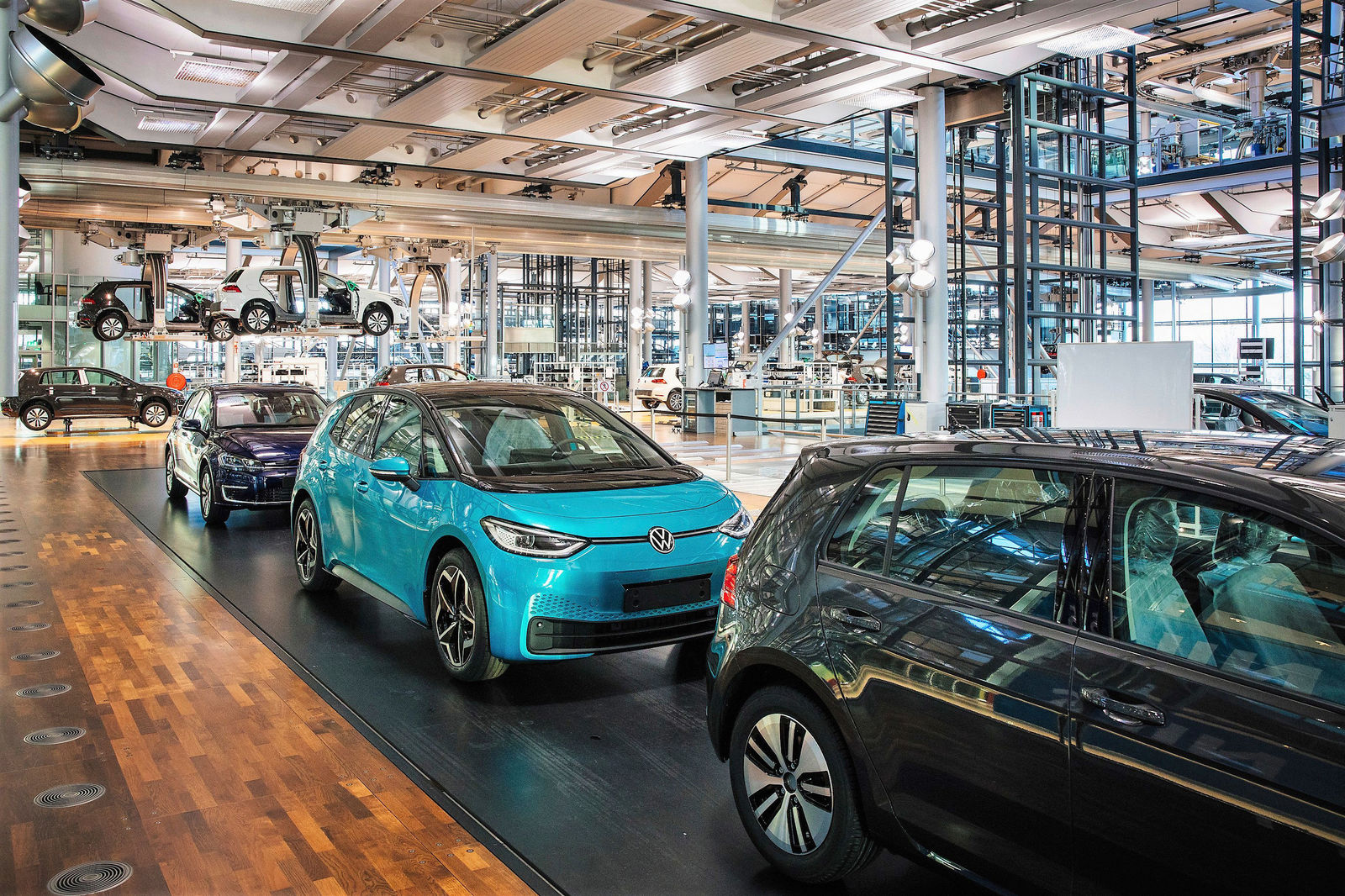 Passing the baton: After the end of production of the e-Golf, the ID.3 will roll off the production line in Dresden from January.