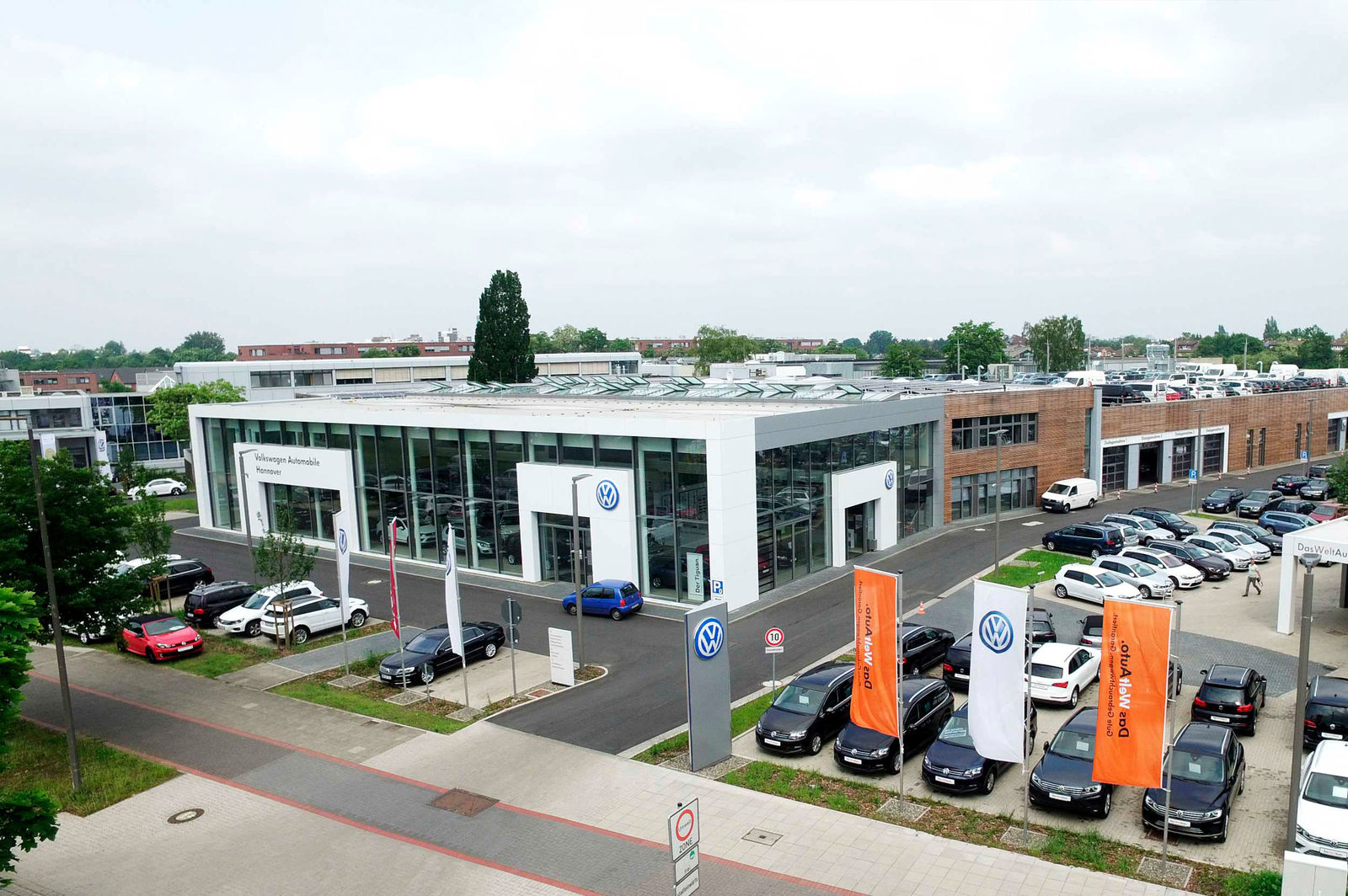 Story "Volkswagen reduces energy consumption at car dealerships"