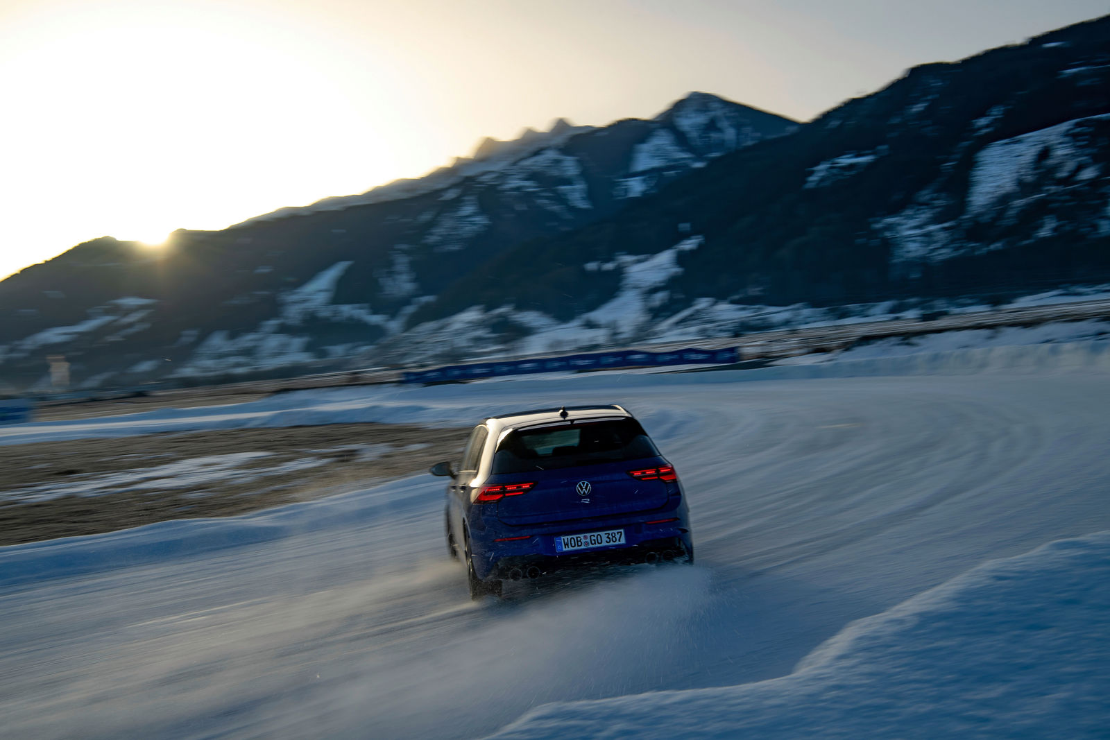 Story: Golf R Winter Challenge: Duell in Zell