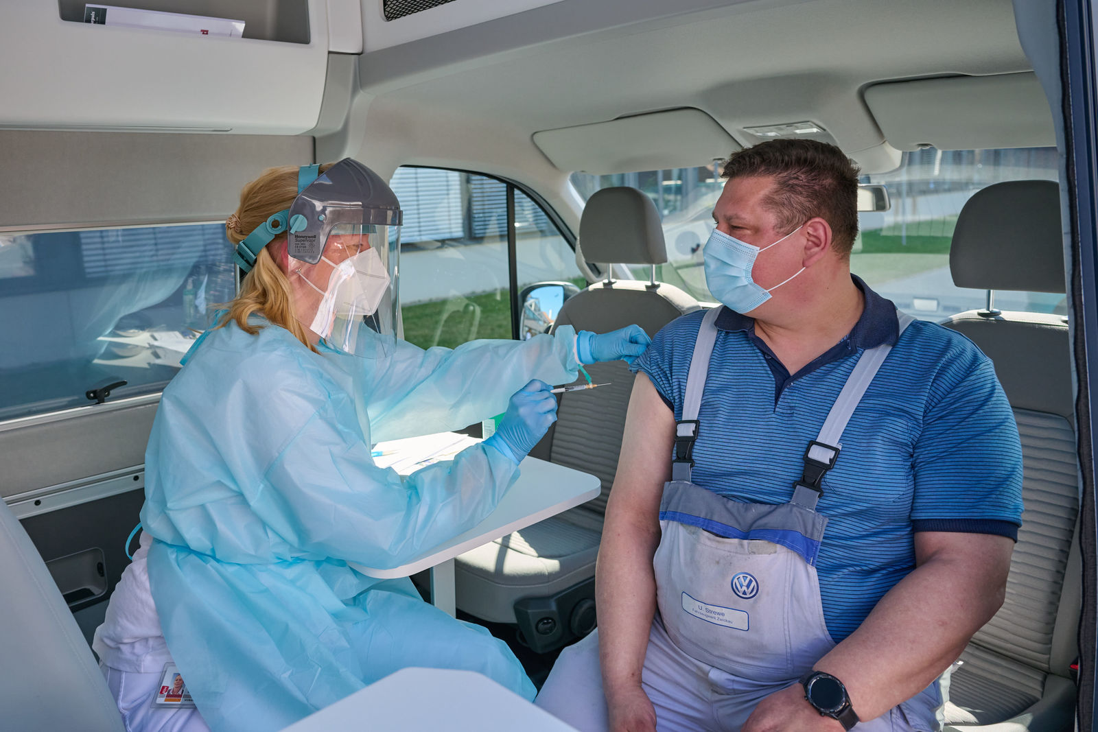 Modellprojekt: DRK und Volkswagen Sachsen starten im Werk Zwickau mit Corona-Impfung von Risikogruppe und Mitarbeitern aus dem Vogtland