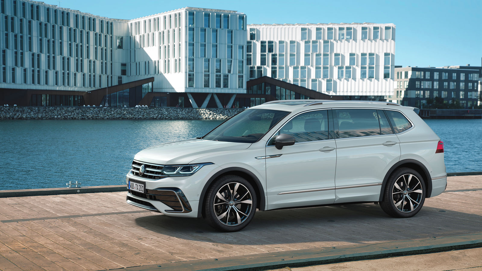 The new Tiguan Allspace: new control and assist systems for the