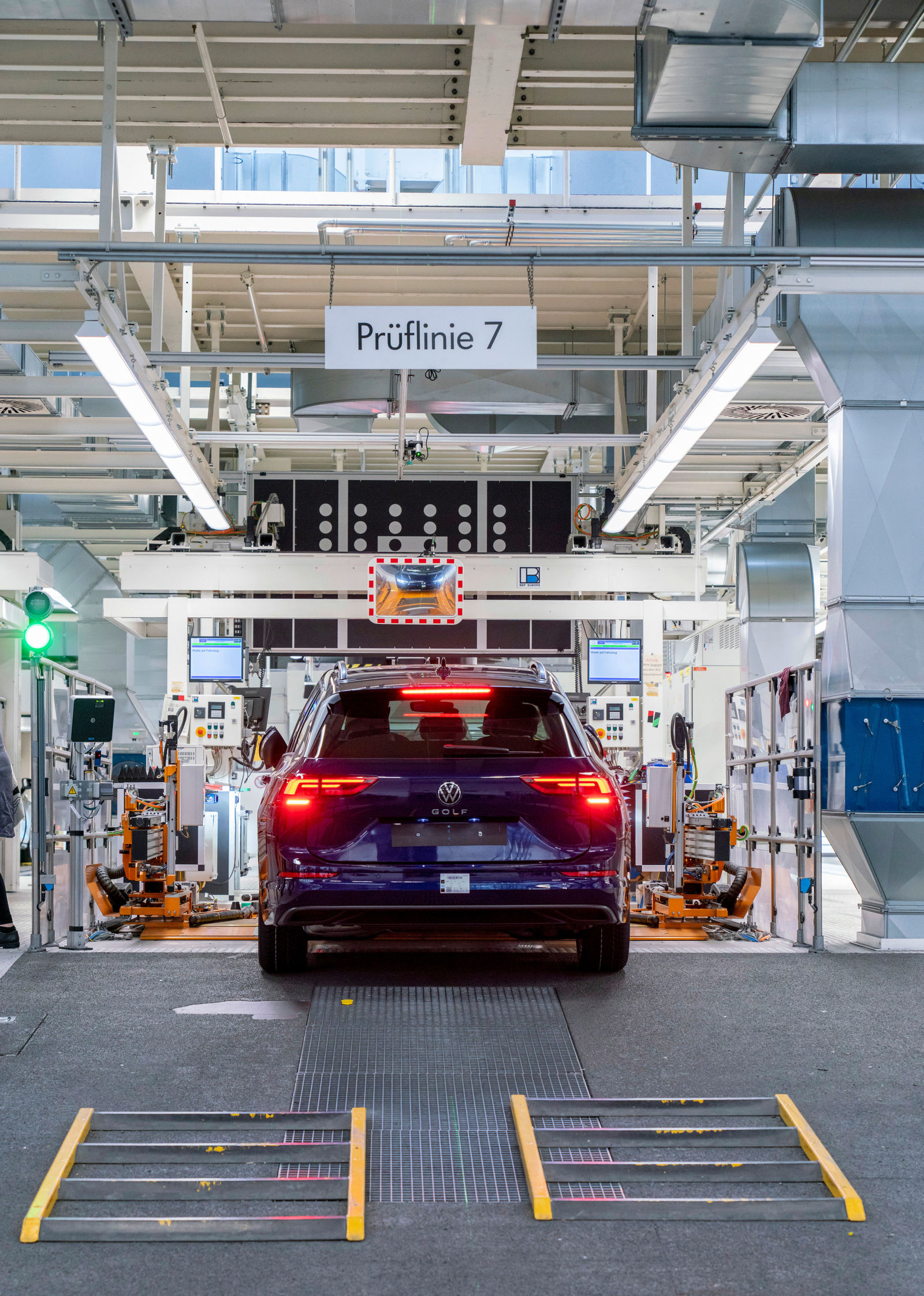Volkswagen plant Wolfsburg - Inspection stands