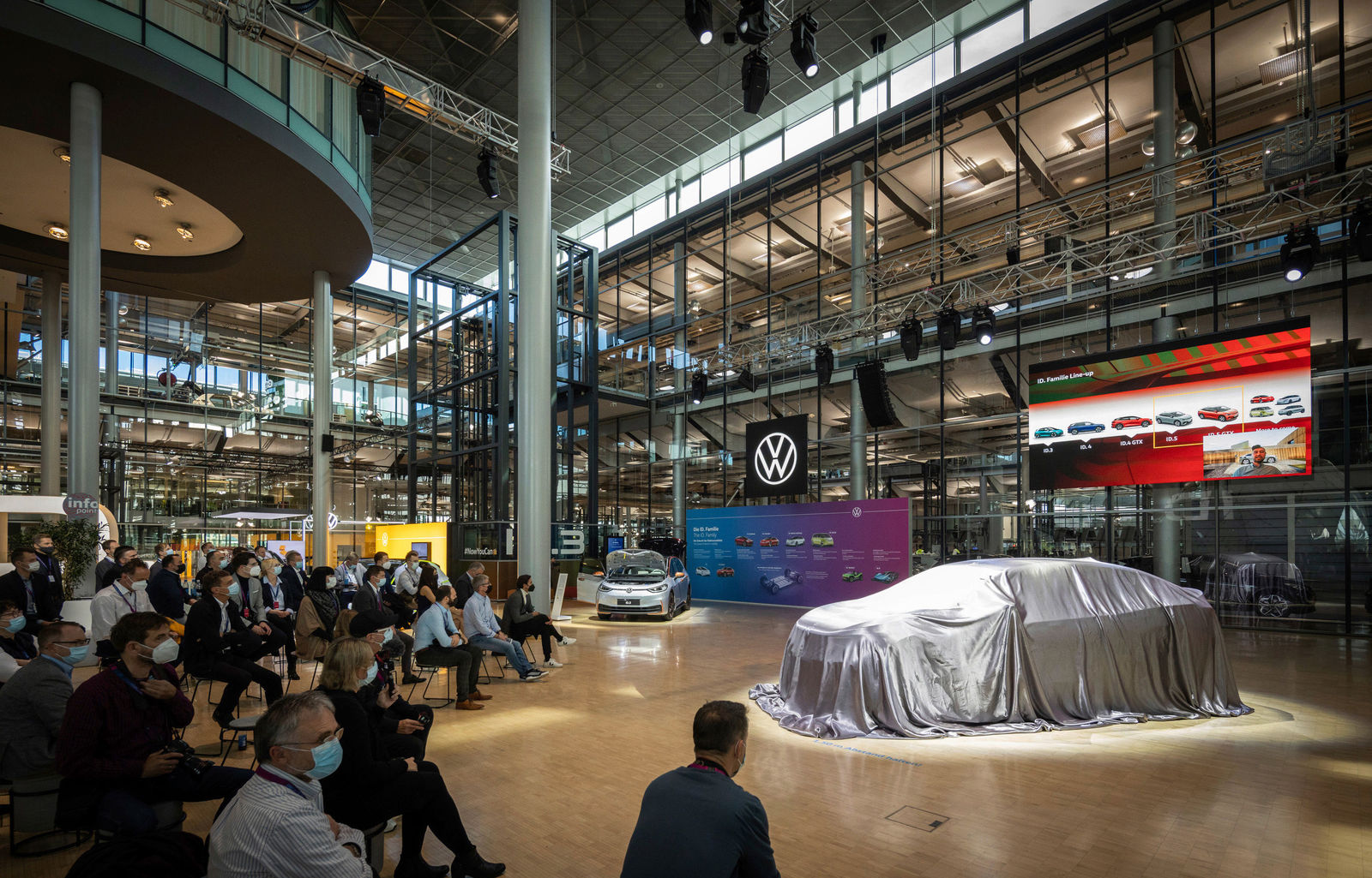 World premiere of the ID.5 GTX in the Transparent Factory Dresden