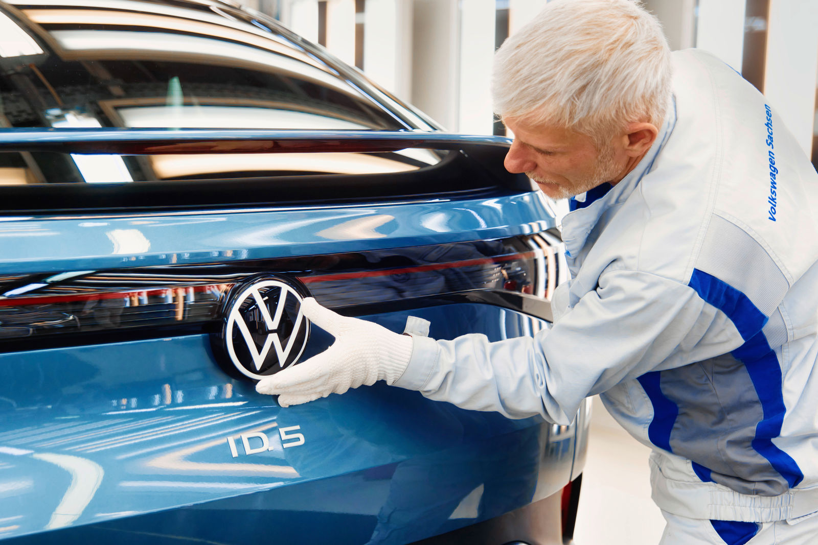 ID.5 in series production: Volkswagen successfully transforms Zwickau site into an electric vehicle production plant