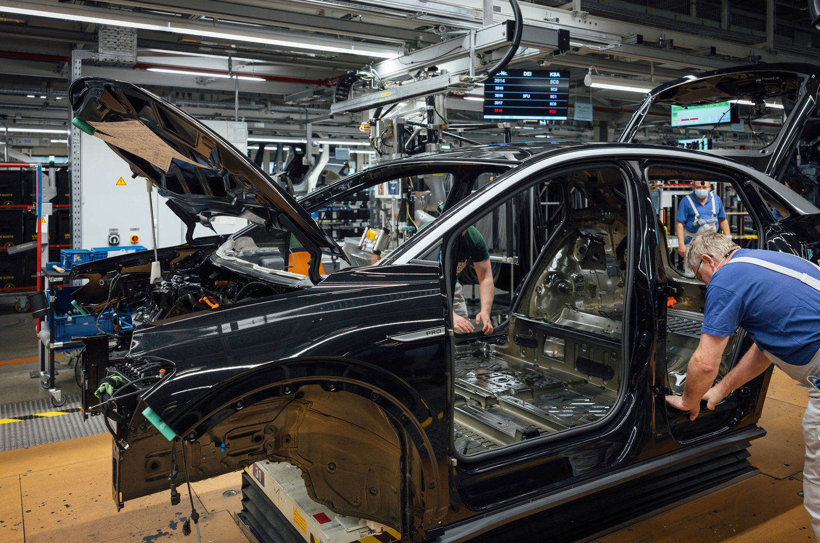 ID.5 in series production: Volkswagen successfully transforms Zwickau site into an electric vehicle production plant