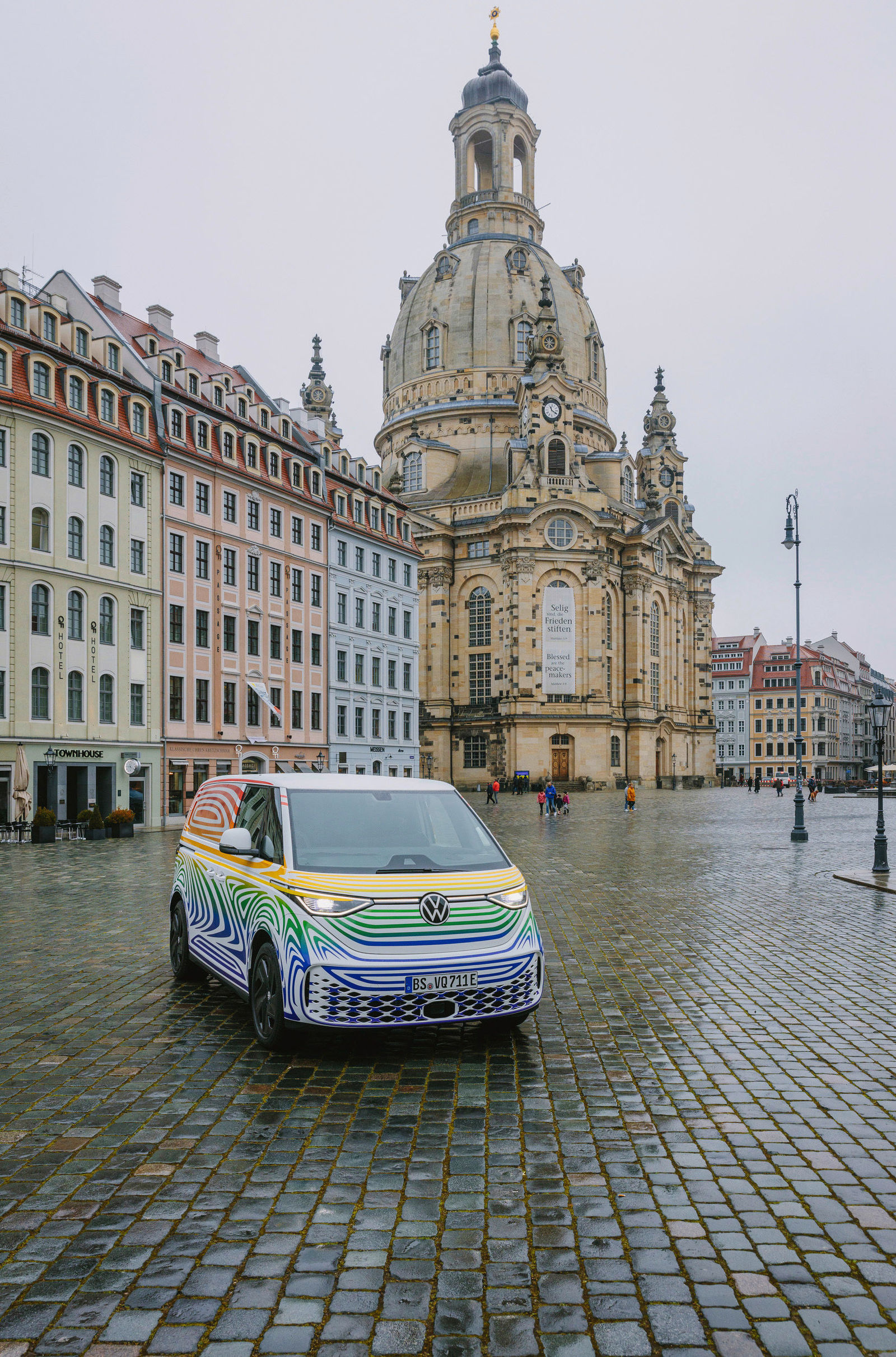 ID. Buzz in front of Dresden's Frauenkirche