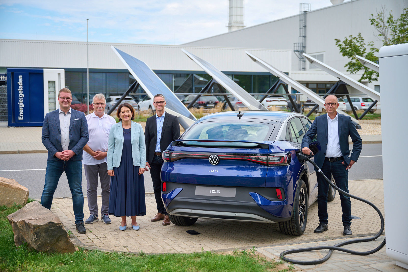 96 MEB cell modules reused: Volkswagen Sachsen couples fast-charging park with mega power bank