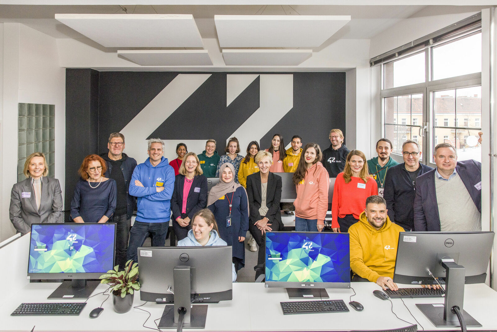 Closing the skilled-labor gap together: Volkswagen and CARIAD support the 42 Berlin coding school