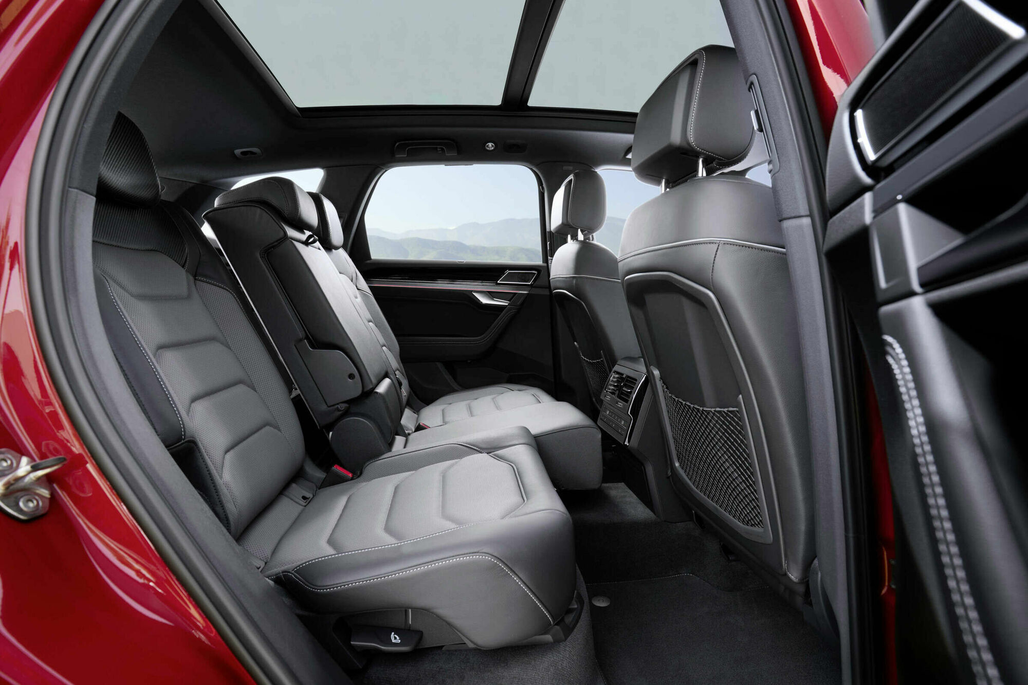 DB2023AU00442 retina 2000