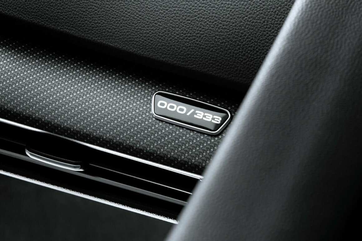 DB2023AU00400_web_1160.jpg