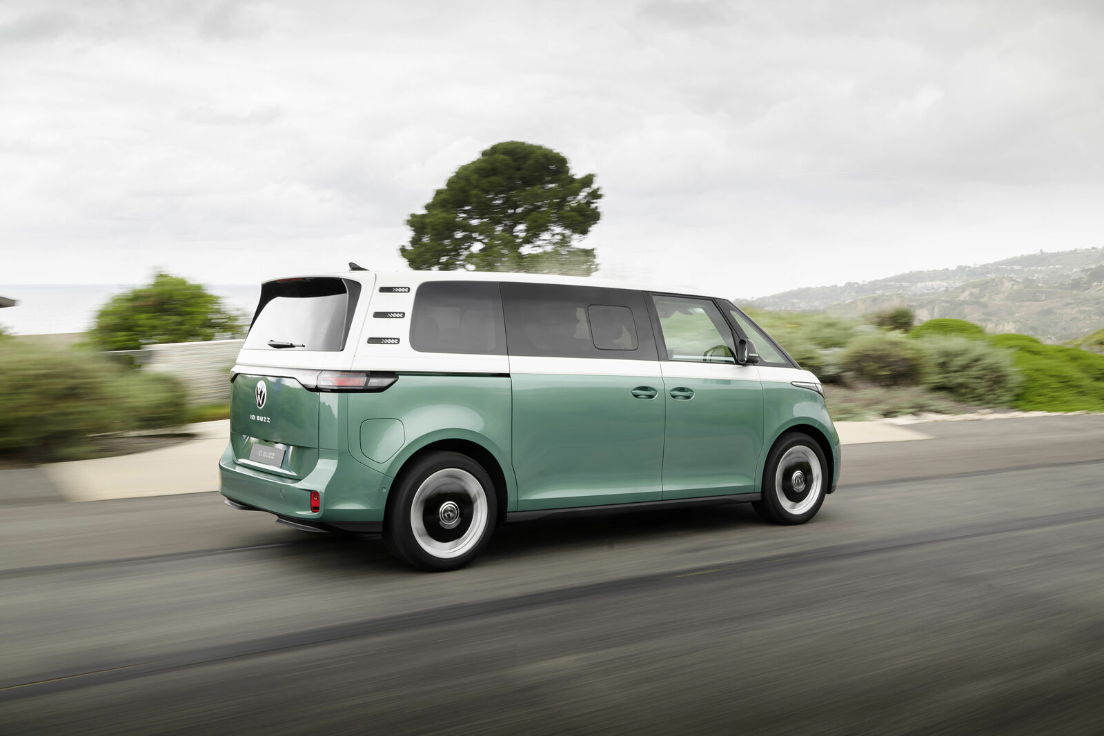 Electric VW bus for North America and Europe: world premiere of the ID. Buzz  with long wheelbase