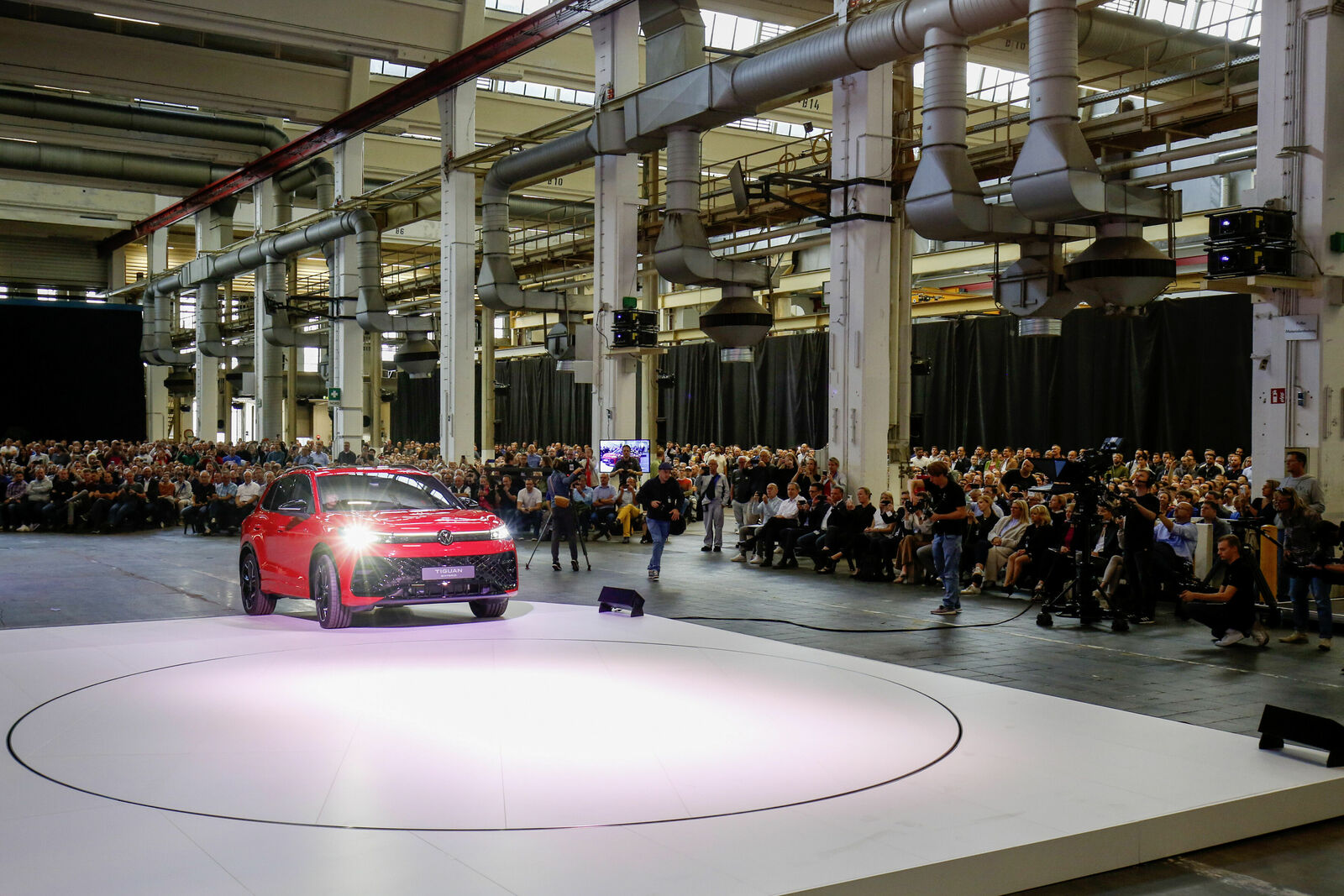 Neuauflage des Tiguan: Bestseller von Volkswagen feiert Weltpremiere vor 10.000 Beschäftigten