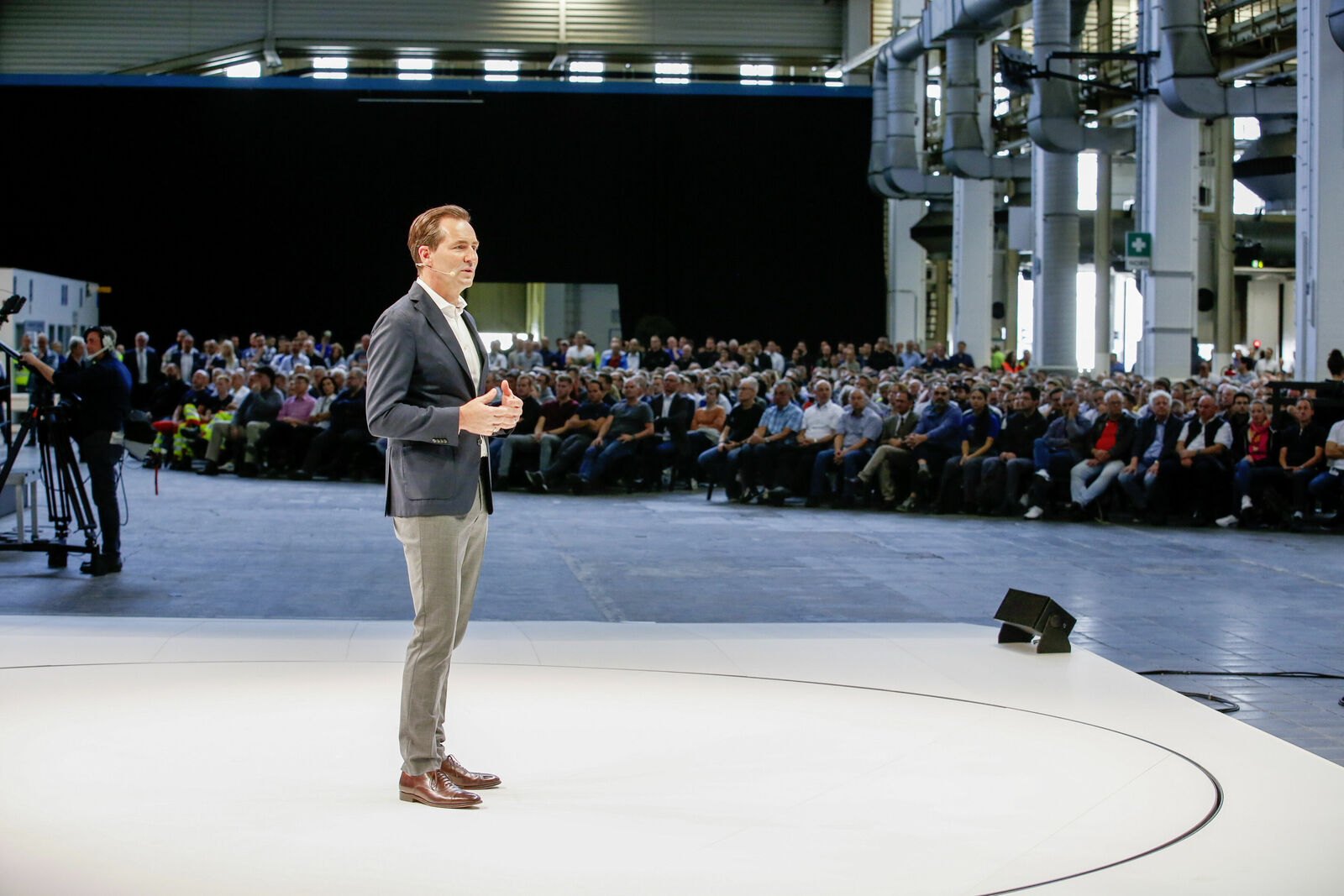 Thomas Schäfer, CEO Marke Volkswagen, auf der Betriebsversammlung im Werk Wolfsburg